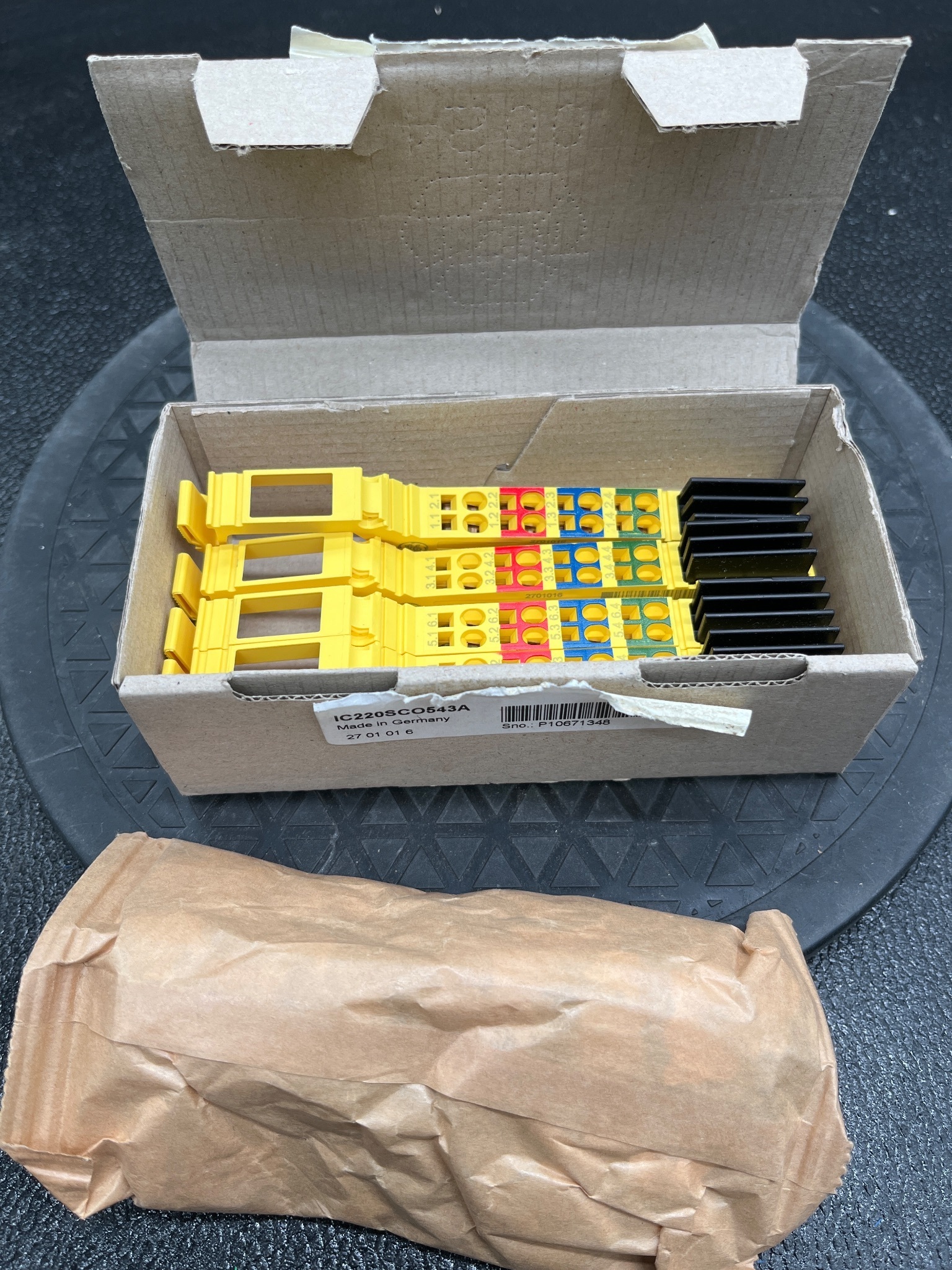 GE IC220SCO543A Connector with Discharge CKT-Input 4-Pack NEW 5