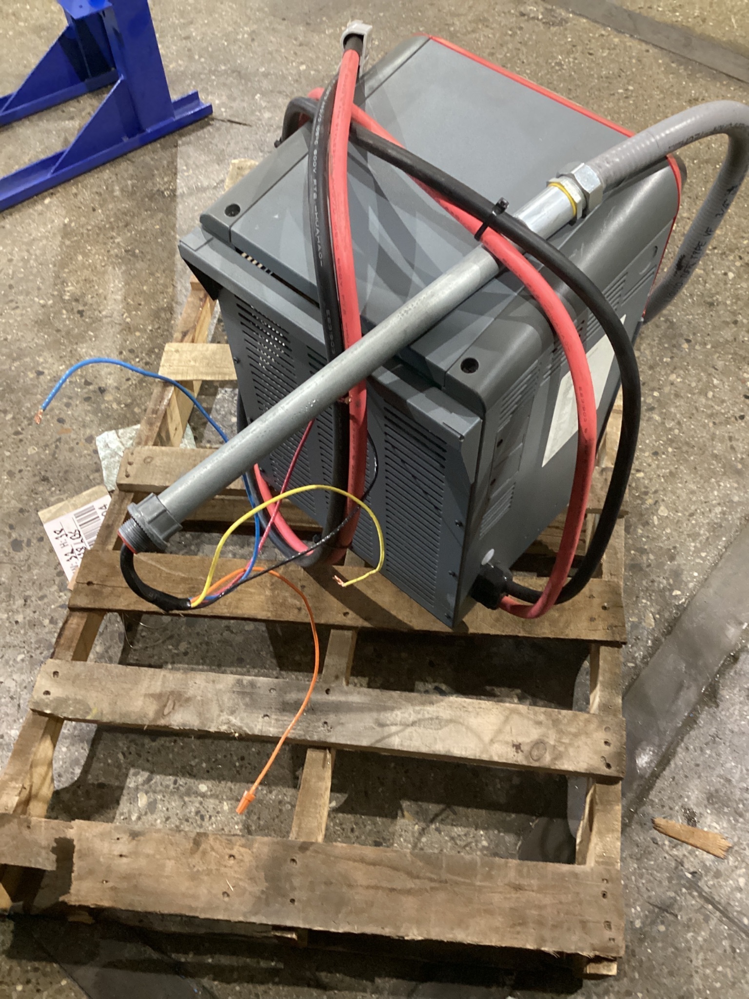 ENERSYS EI3-HL-4YT FORKLIFT BATTERY CHARGER 480V 3PH ENFORCER IMPAQ USED 2