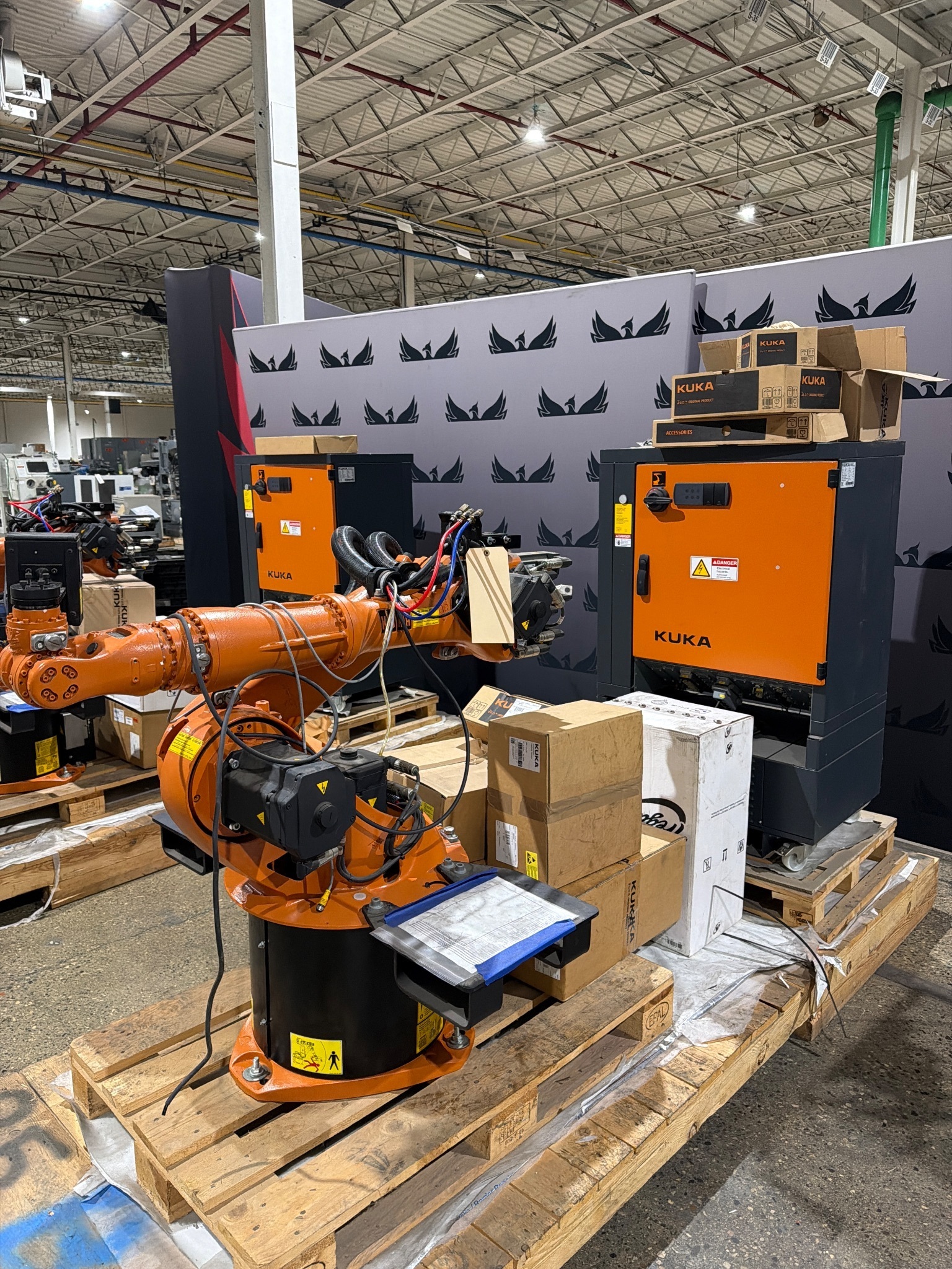 KUKA KR16 L6-2 w/ KR C4 Controls Lincoln R550 Weld Package & TT3A Reamer NEW 14