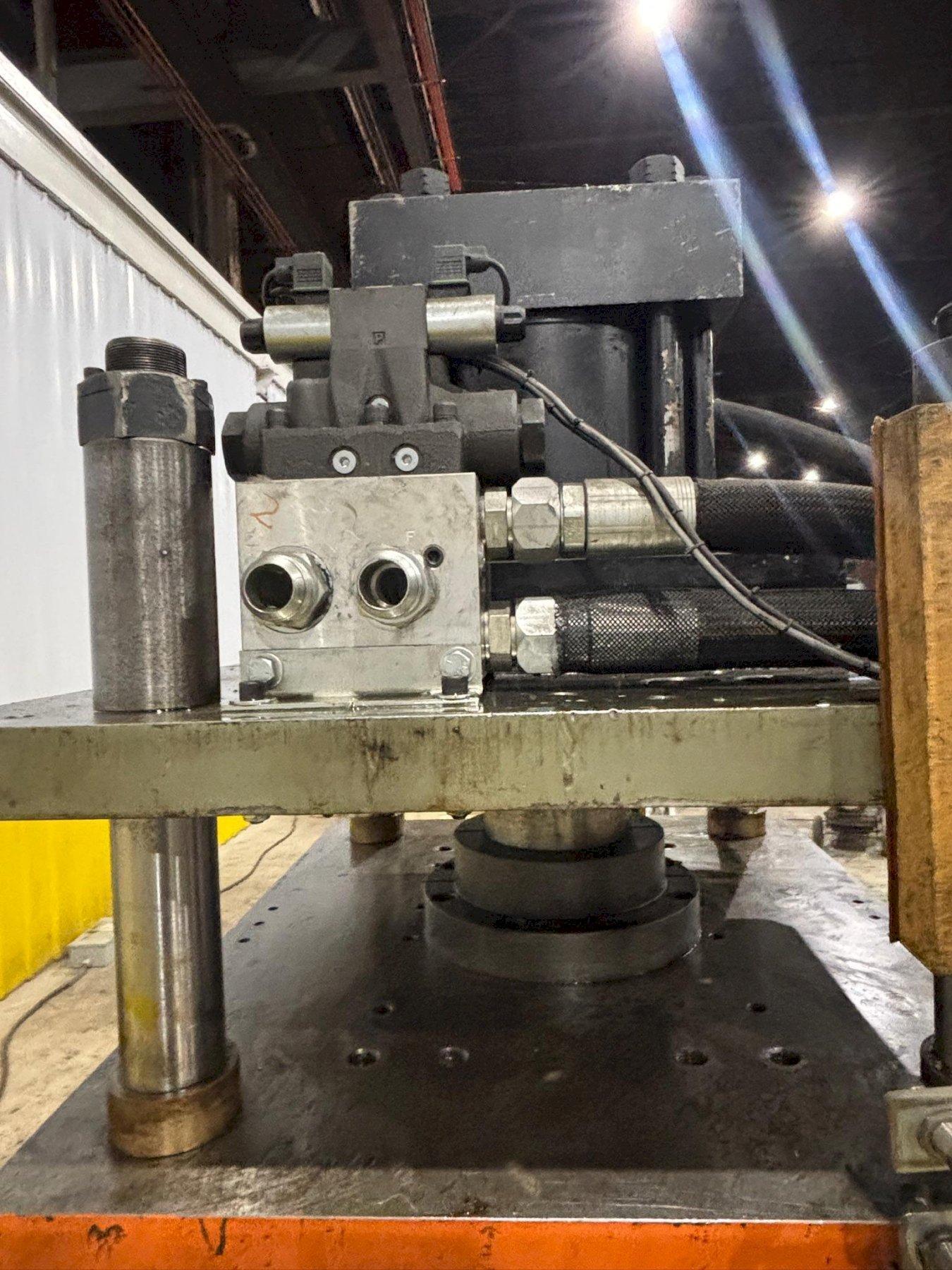 100 TON ROLLFORM INC HYDRAULIC 4 POST CUTOFF & POWER UNIT, 12" STROKE USED 11