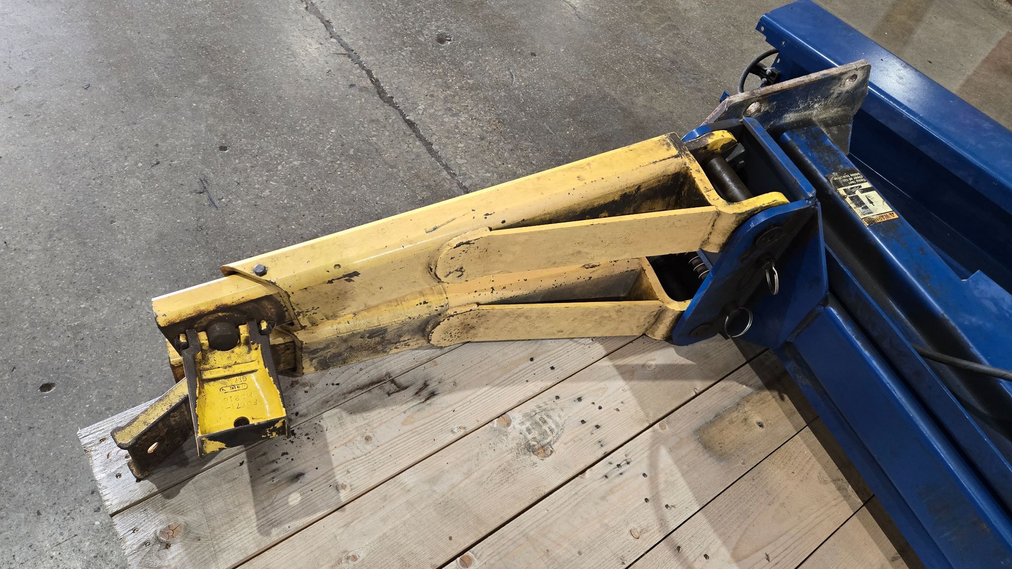 ROTARY 2-Post Vehicle Lift USED 4
