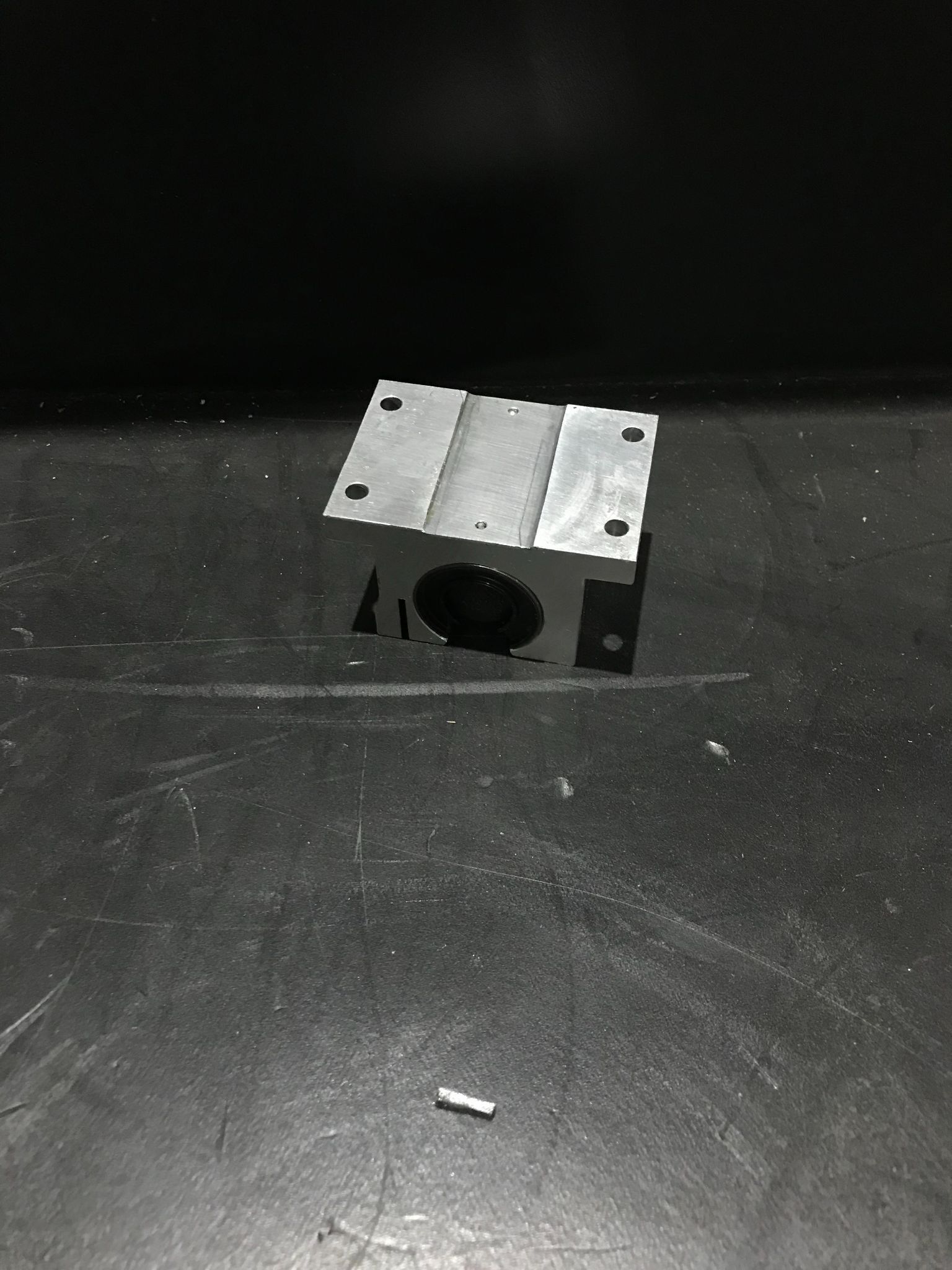 THOMSON SSUPB010 CLOSED PILLOW BLOCK BEARING NEW 0