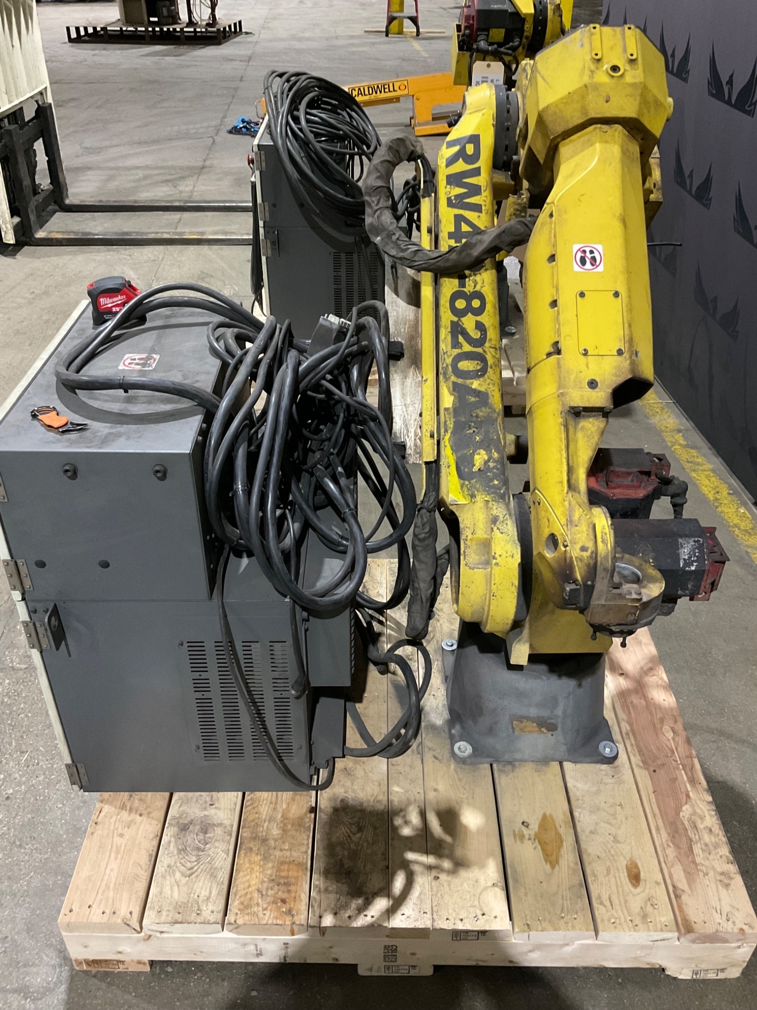 FANUC ArcMate 120iC Complete w/ R‑30iB Controller USED 6