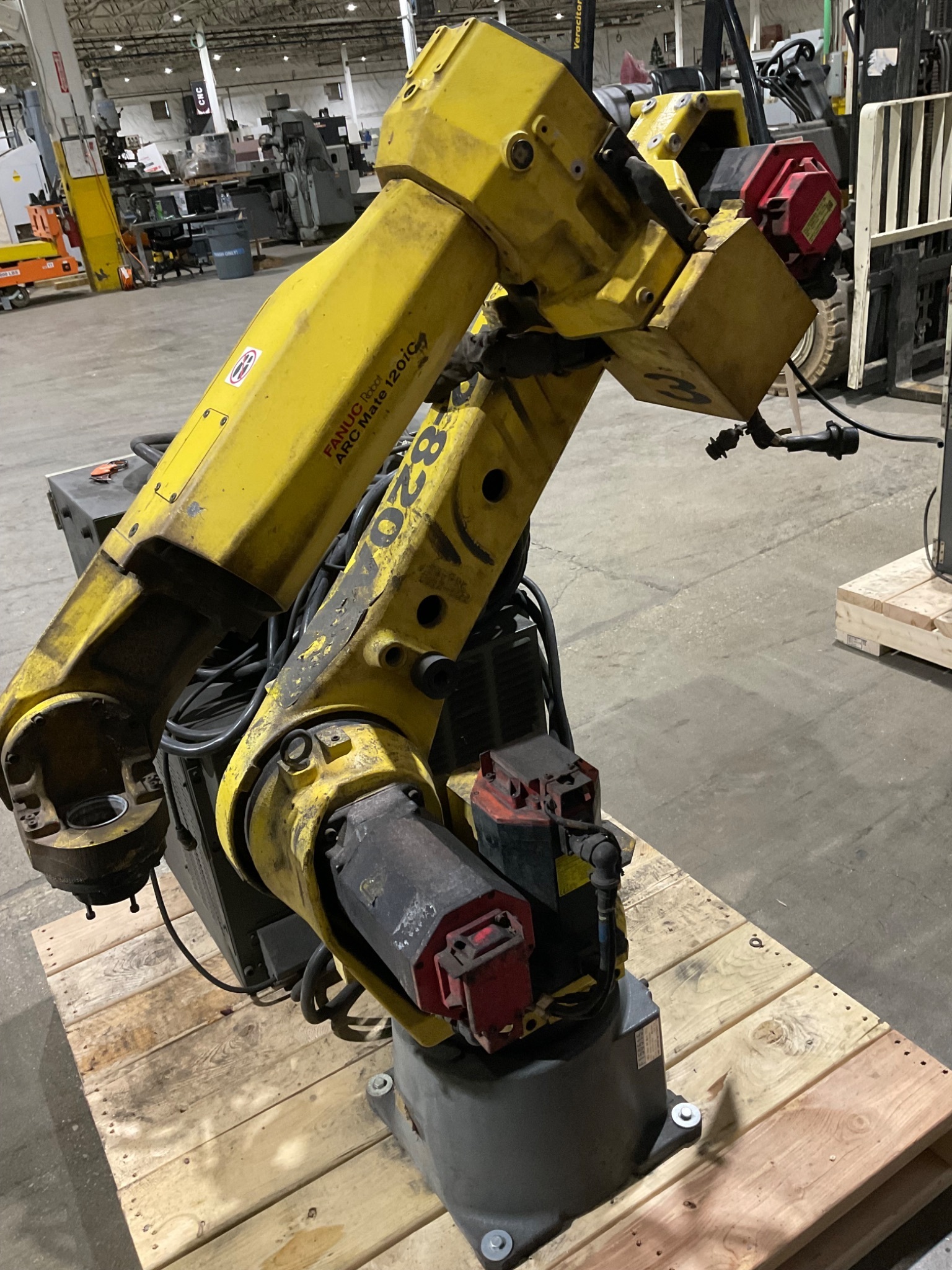 FANUC ArcMate 120iC Complete w/ R‑30iB Controller USED 7