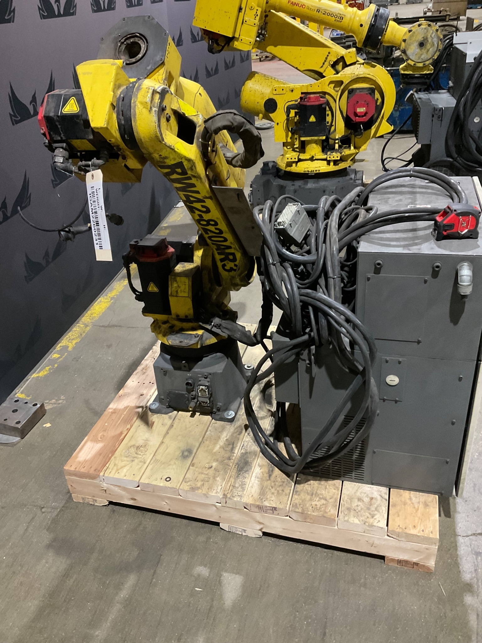 FANUC ArcMate 120iC Complete w/ R‑30iB Controller USED 8