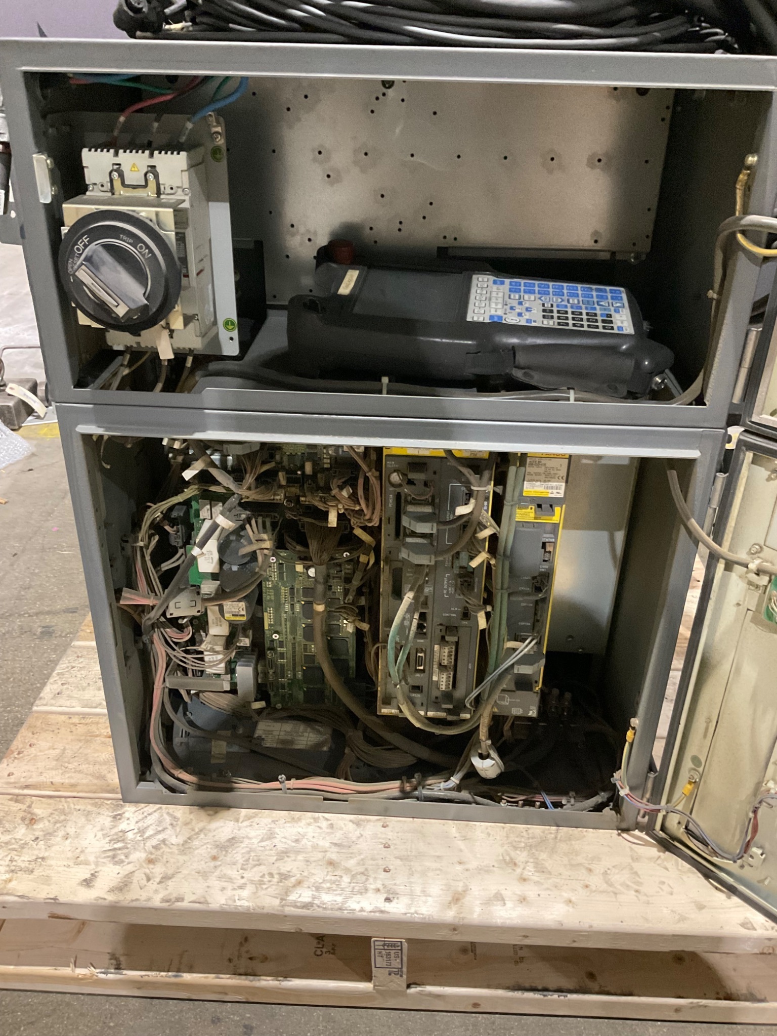 FANUC ArcMate 120iC Complete w/ R‑30iB Controller USED 1