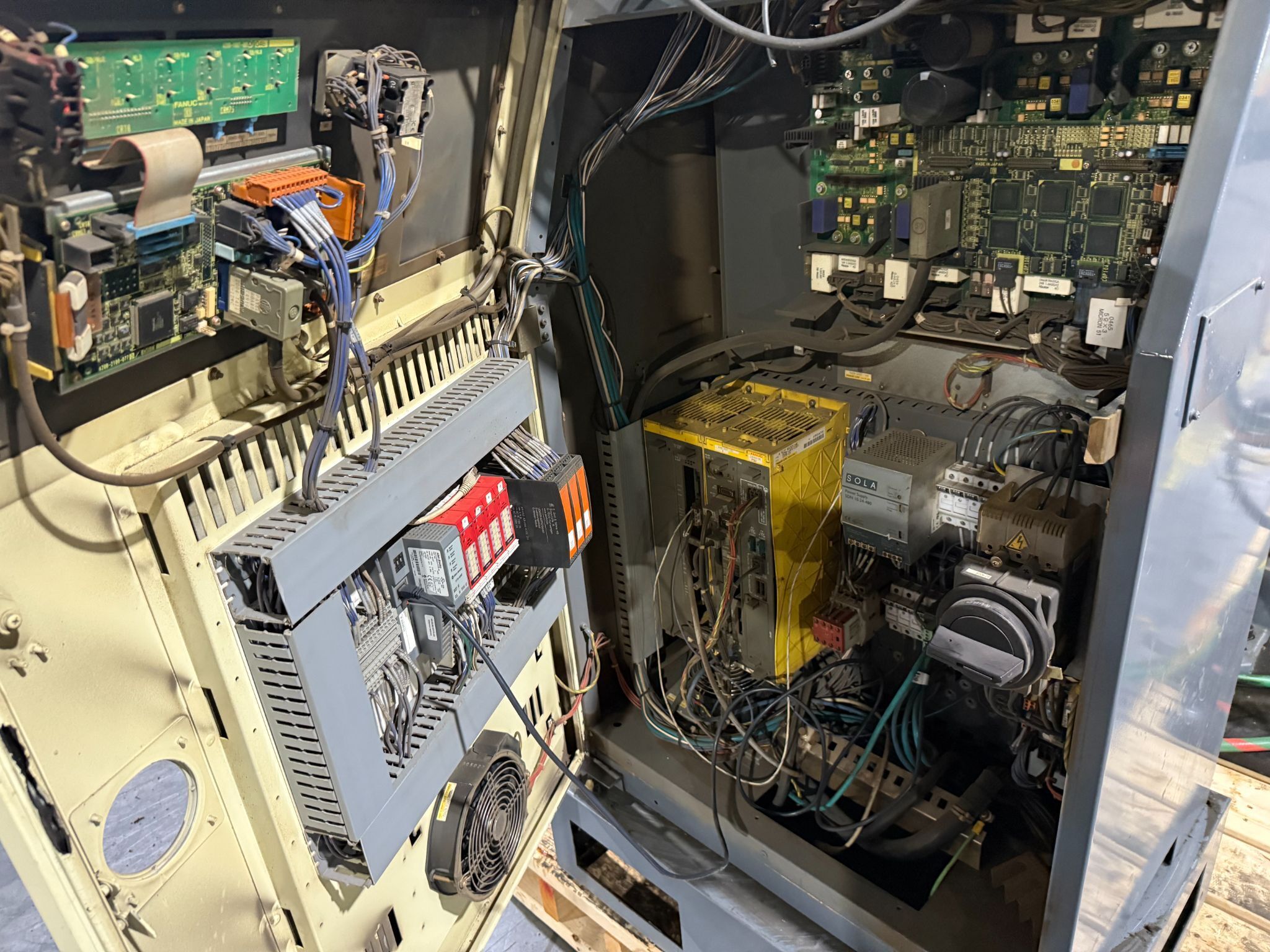 FANUC R-2000iA/210F Complete w/ R-J3iB Controls USED 4