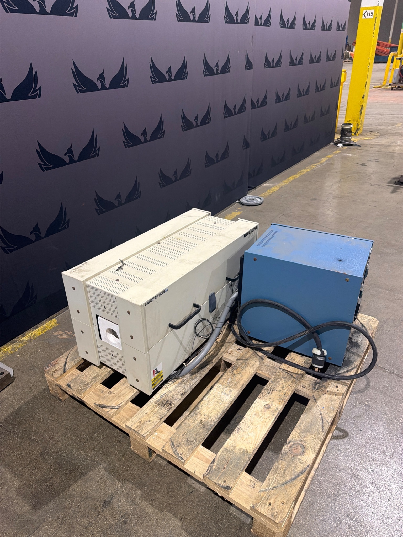 LINDBERG Blue M HTF55347C 1200°C Tube Furnace w/ 58434‑P‑B Control Console USED 2