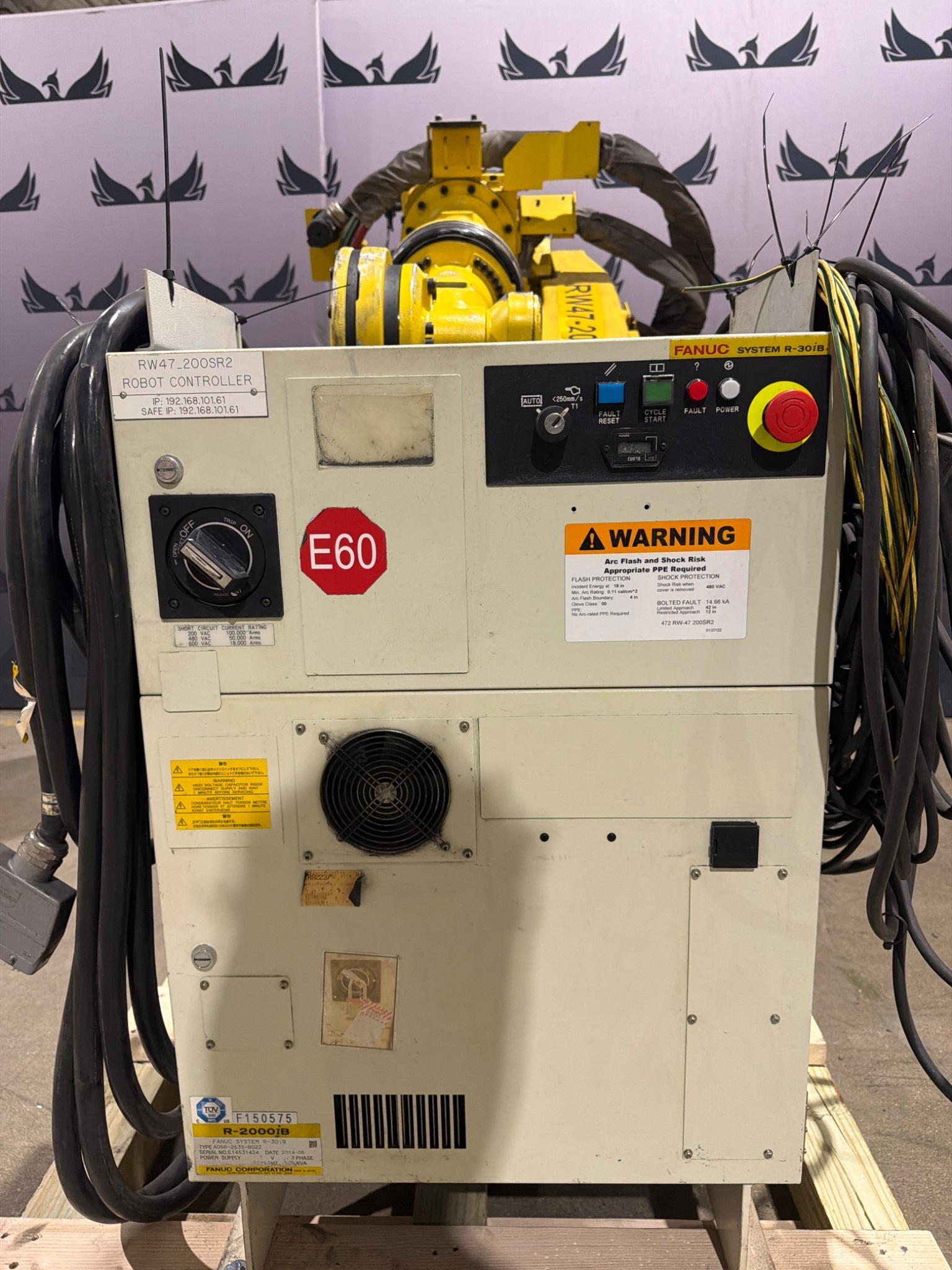 FANUC R‑2000iB/210F Complete w/ R‑30iB Controller USED 1