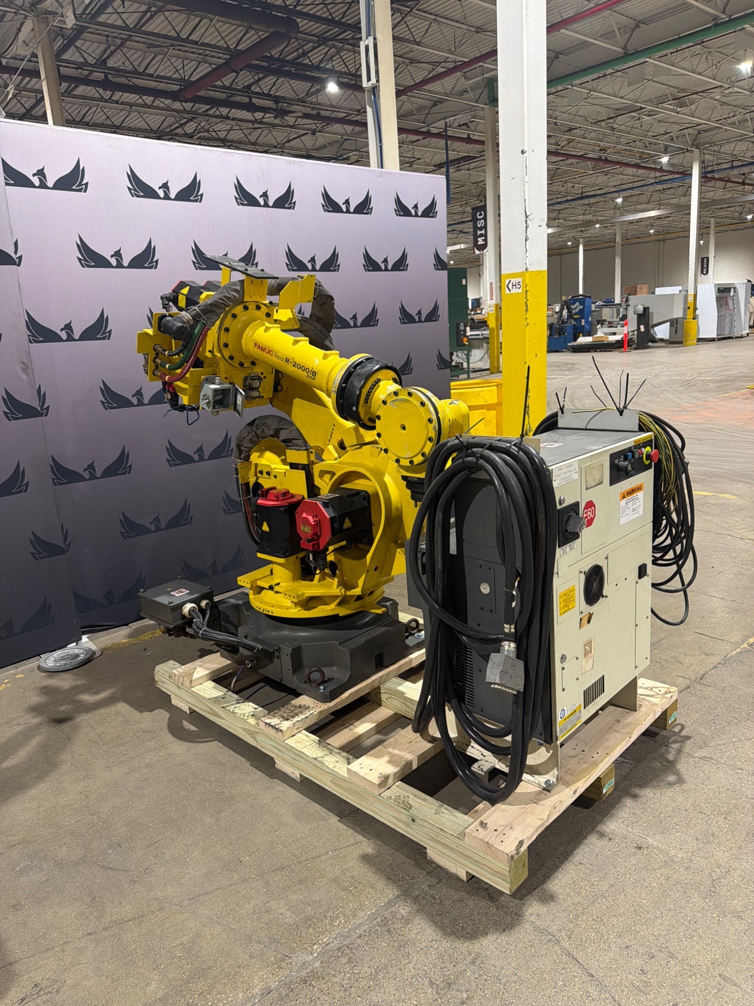 FANUC R‑2000iB/210F Complete w/ R‑30iB Controller USED 5