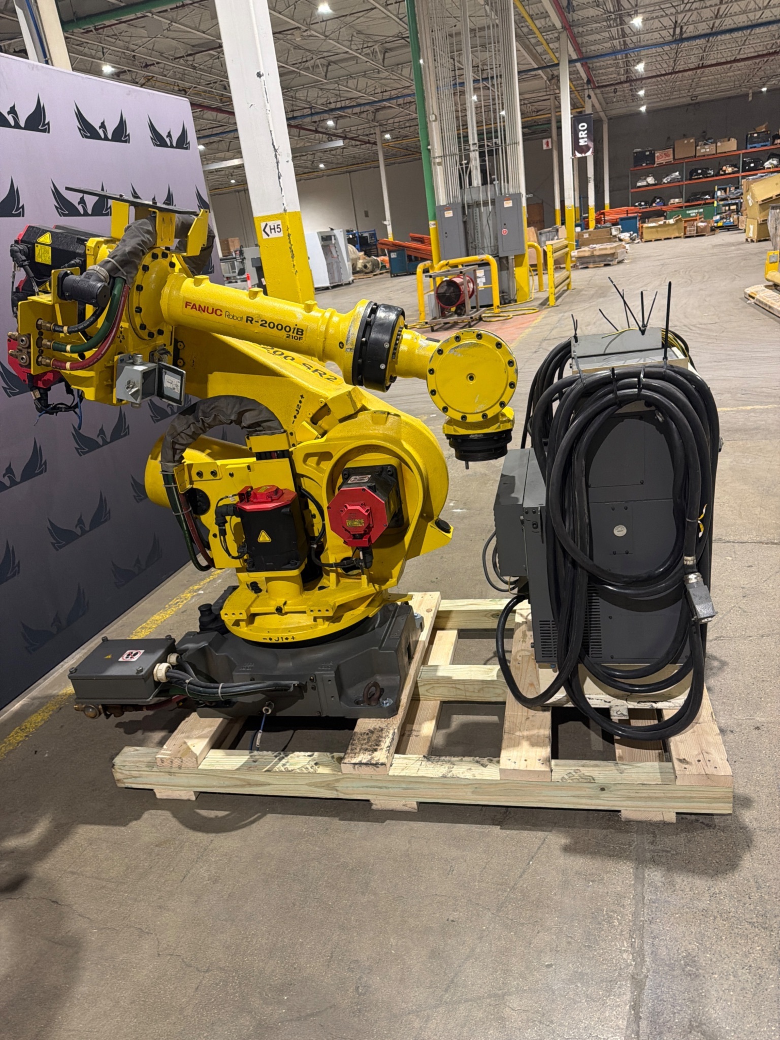 FANUC R‑2000iB/210F Complete w/ R‑30iB Controller USED 6