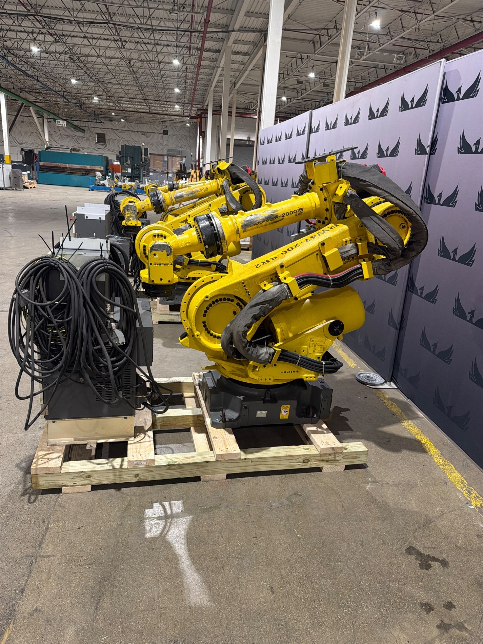 FANUC R‑2000iB/210F Complete w/ R‑30iB Controller USED 11