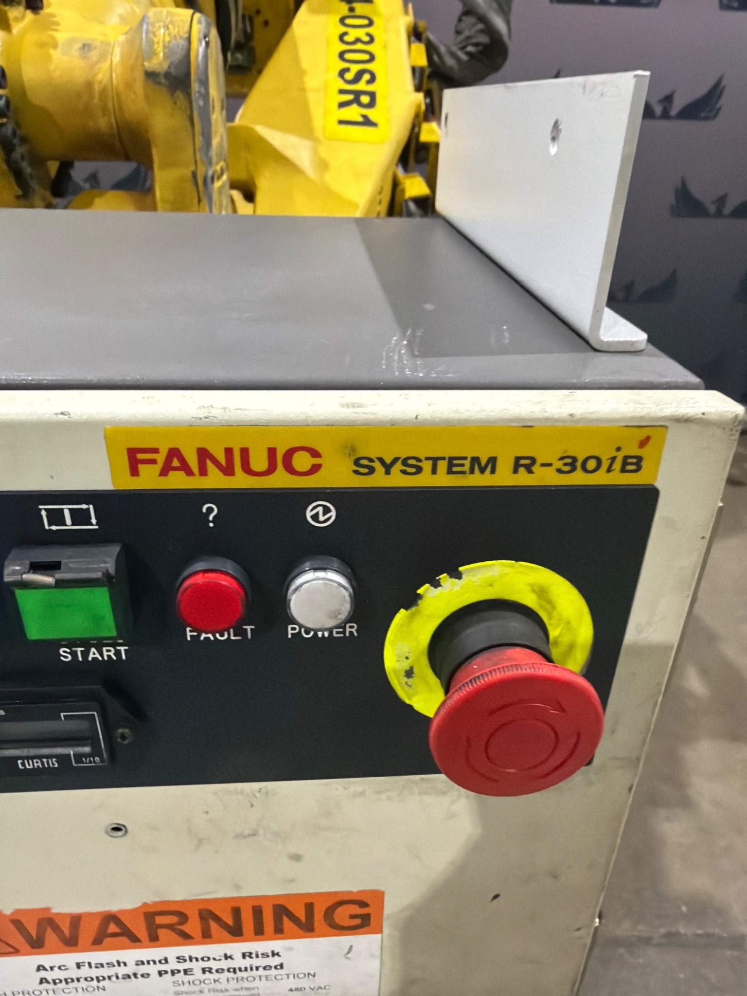 FANUC R‑2000iB/210F Complete w/ R‑30iB Controller USED 1