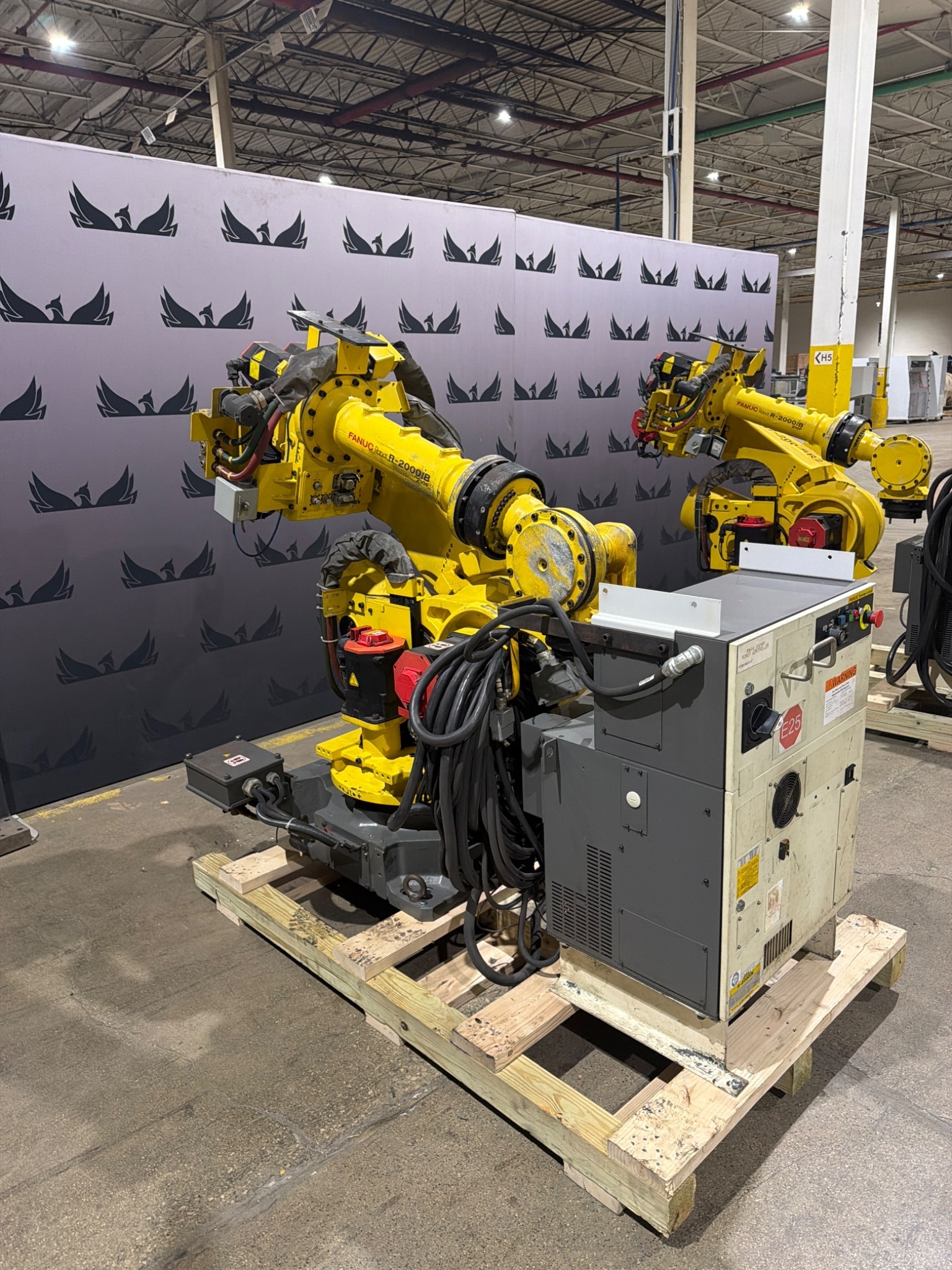 FANUC R‑2000iB/210F Complete w/ R‑30iB Controller USED 4