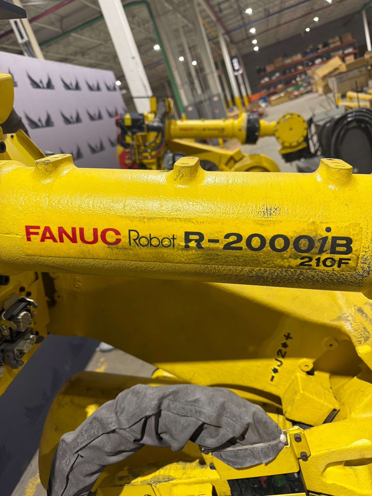FANUC R‑2000iB/210F Complete w/ R‑30iB Controller USED 6