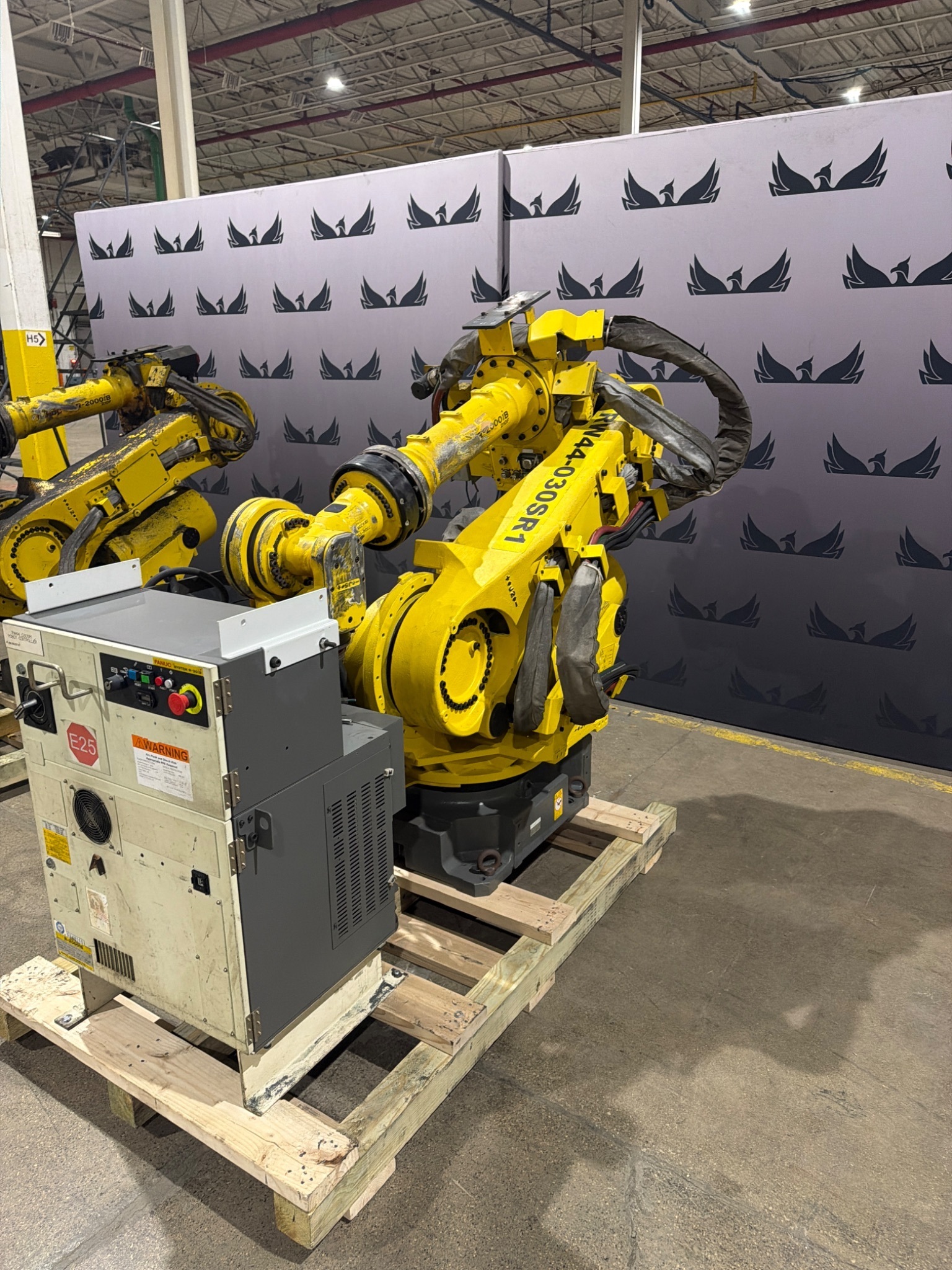 FANUC R‑2000iB/210F Complete w/ R‑30iB Controller USED 10