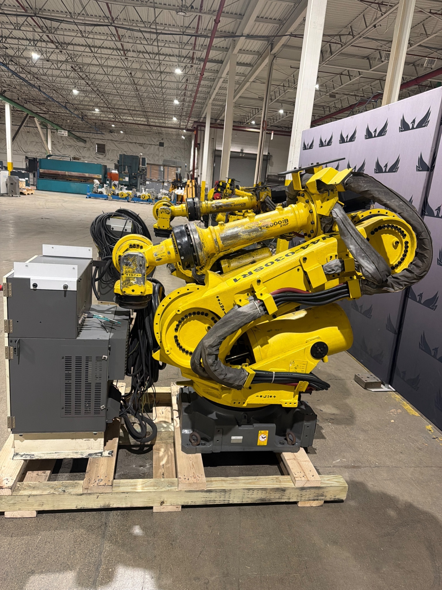 FANUC R‑2000iB/210F Complete w/ R‑30iB Controller USED 11