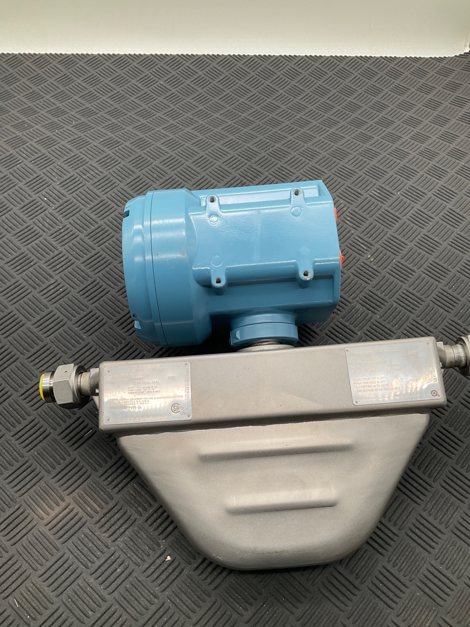 MICRO MOTION F050S239CFA2EZZZZ Mass Flow Sensor NEW 2