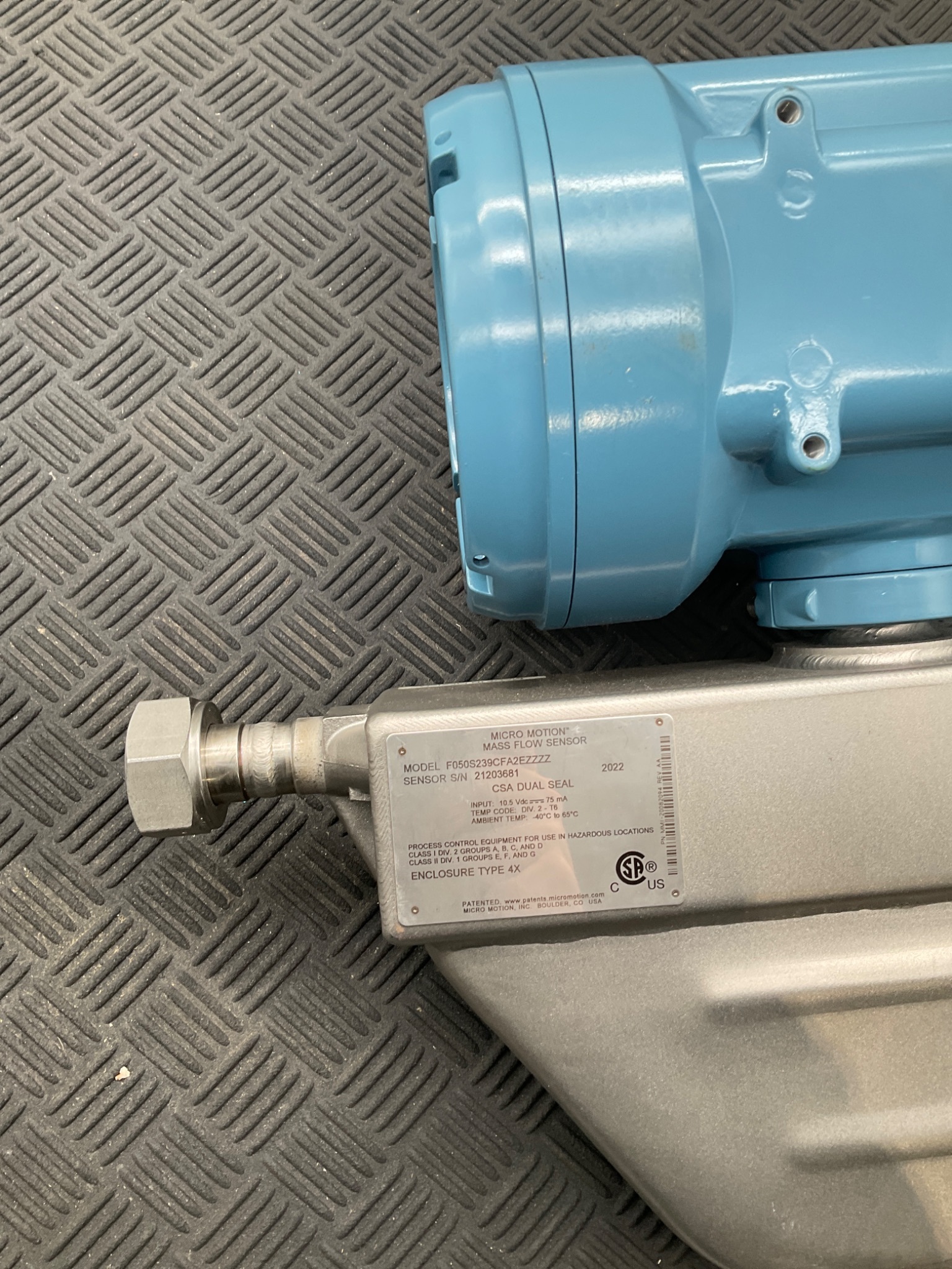 MICRO MOTION F050S239CFA2EZZZZ Mass Flow Sensor NEW 4