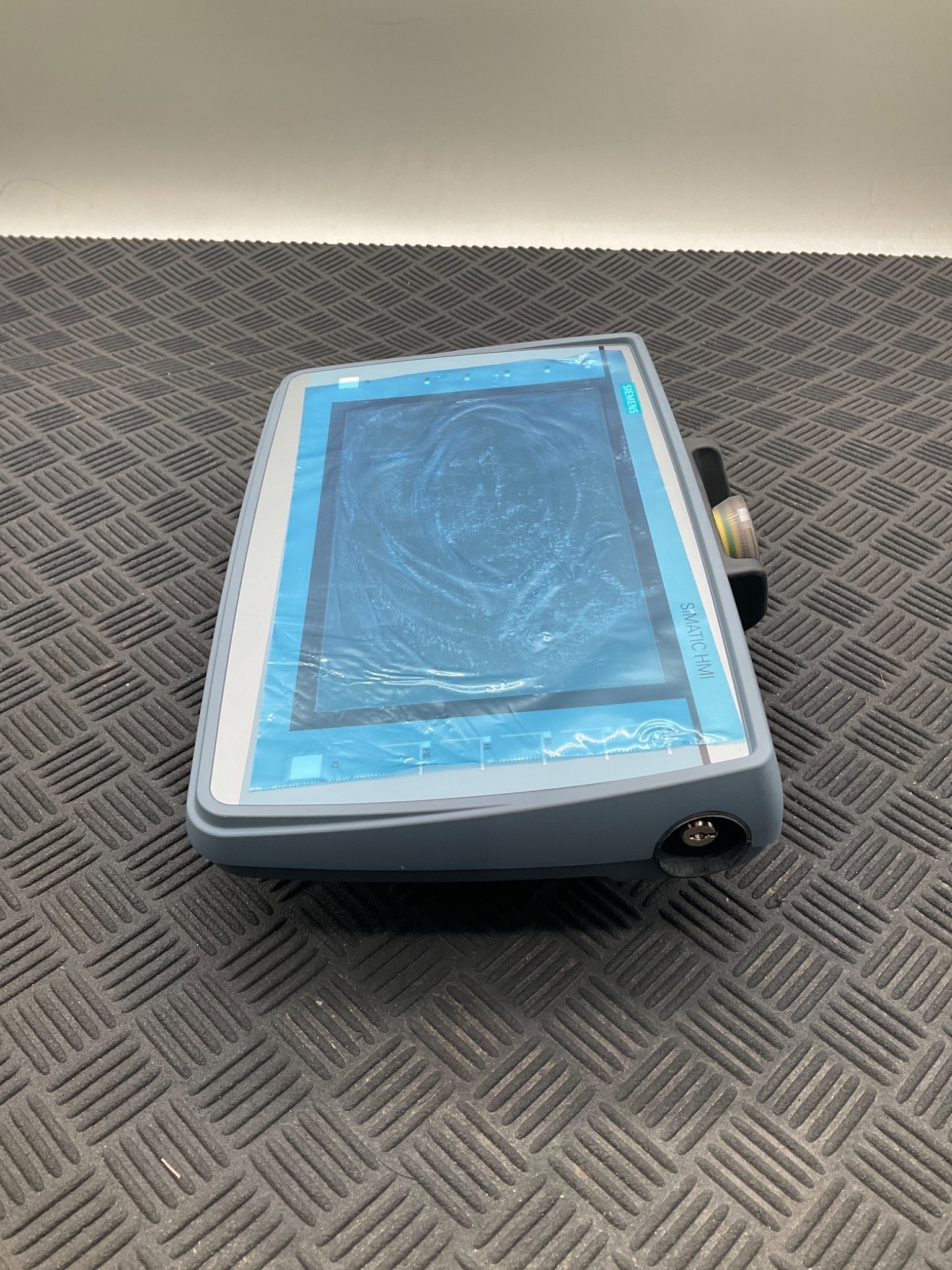 SIEMENS 6AV2125‑2JB23‑0AX0 KTP900F Mobile SIMATIC HMI NEW 1