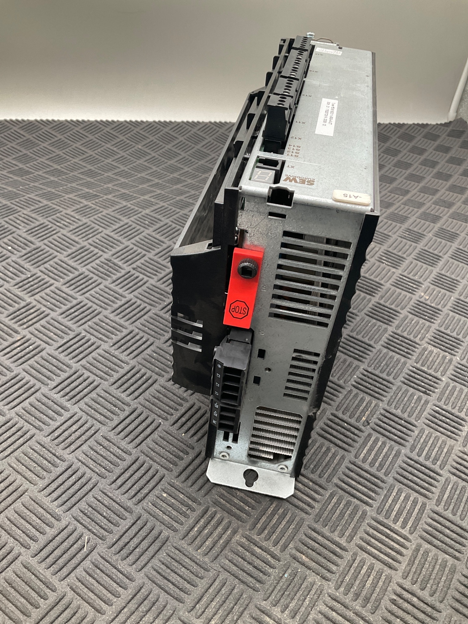 SEW EURODRIVE MDX61B0011‑5A3‑4‑0T MOVIDRIVE Inverter Drive USED 4