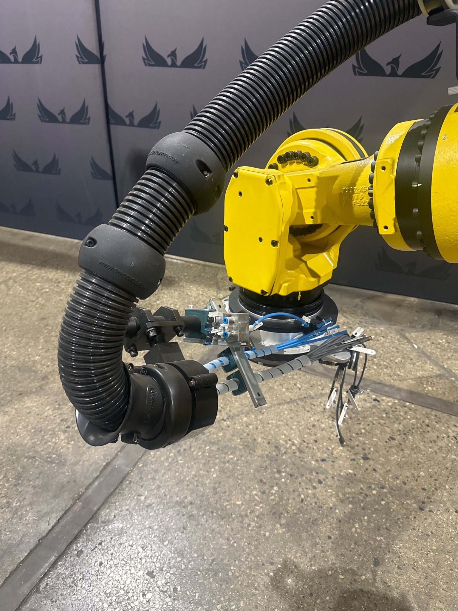 FANUC 2022 R-2000IC 210L ROBOT ARM ONLY USED 6
