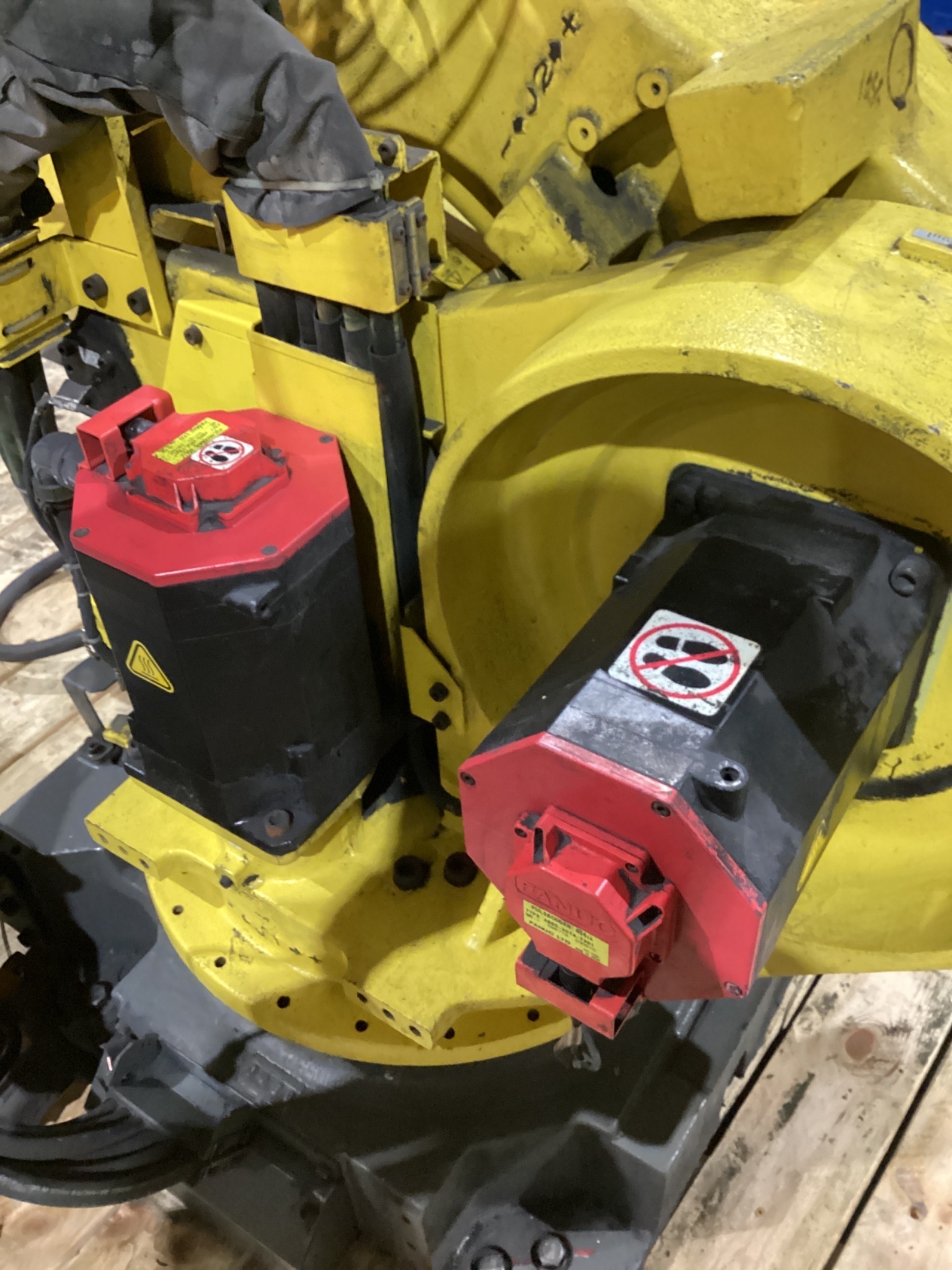 FANUC R2000IA/165F ARM ONLY USED 2