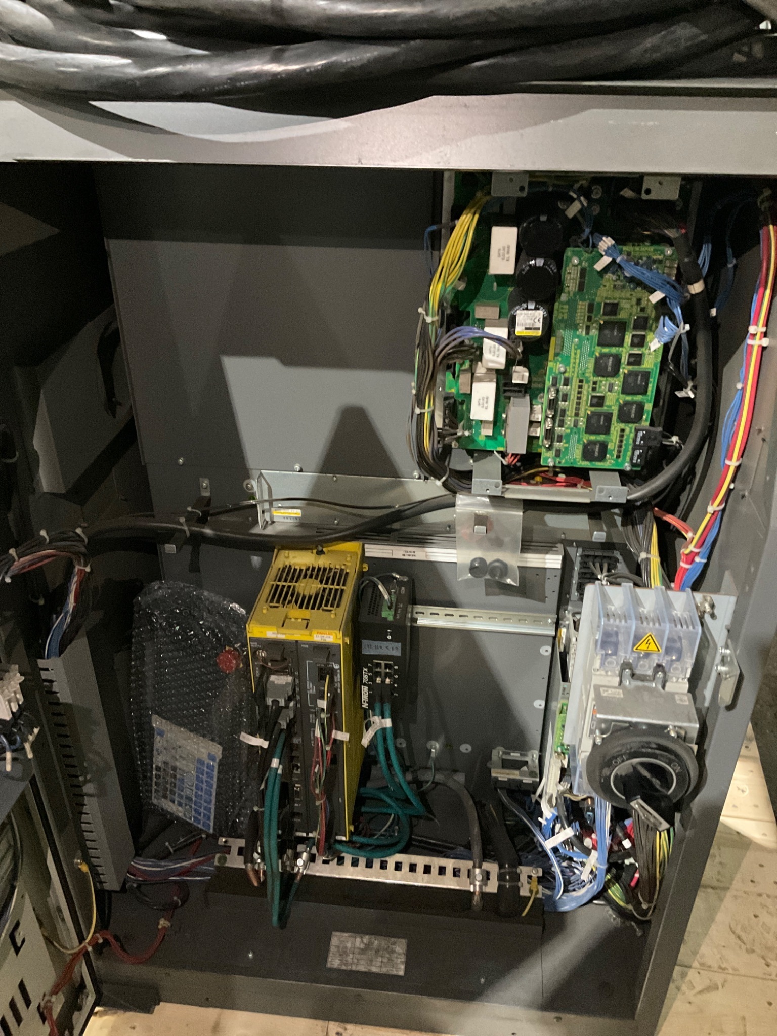 FANUC R-2000IC/210L INDUSTRIAL ROBOT WITH R-30IB CONTROLLER USED 10