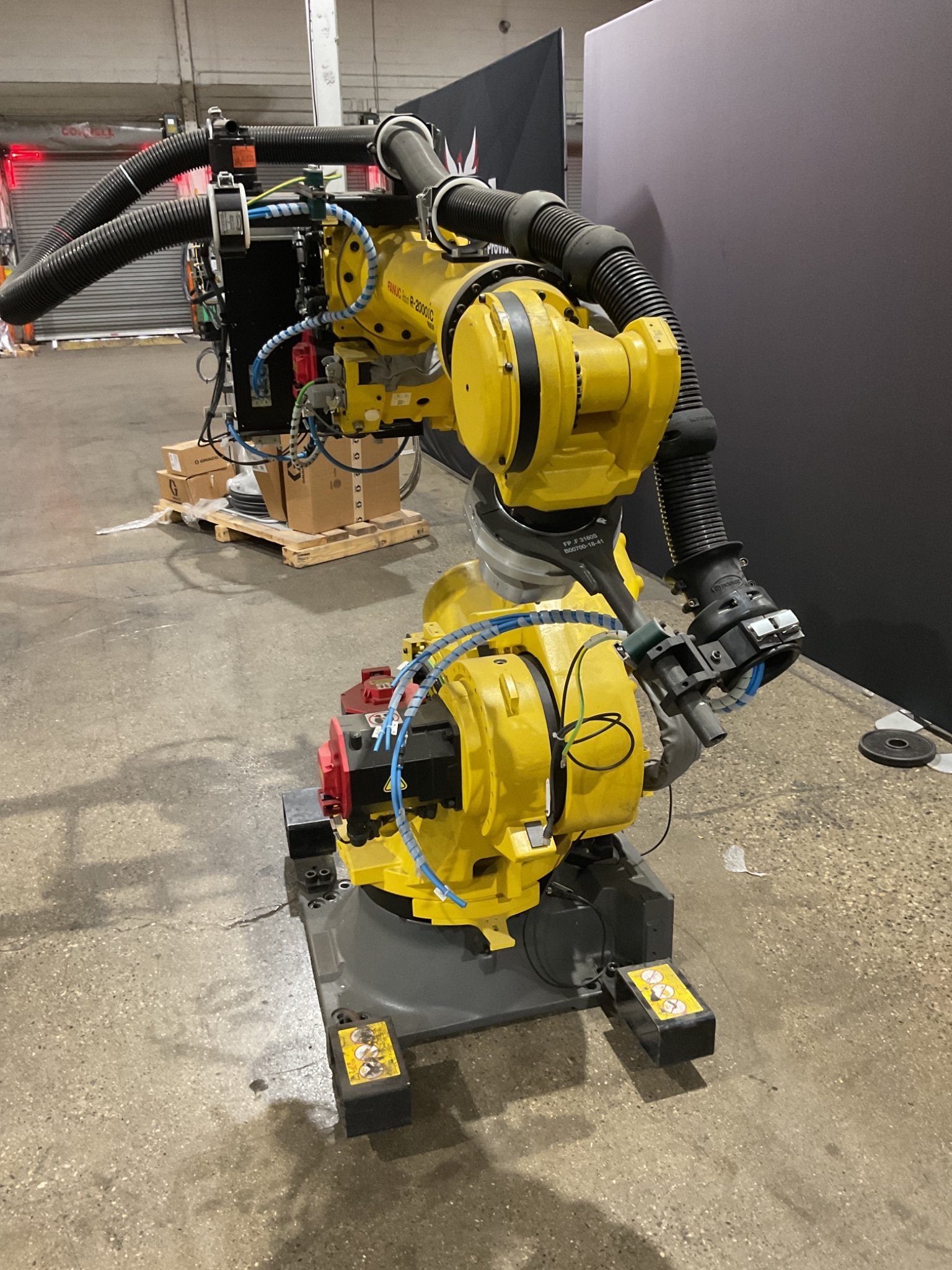 FANUC R-2000IC/165F INDUSTRIAL ROBOT WITH R-30IB CONTROLLER USED 1