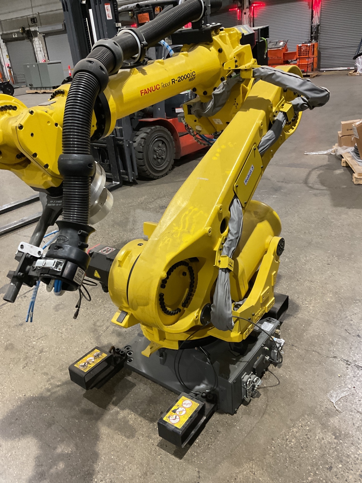 FANUC R-2000IC/165F INDUSTRIAL ROBOT WITH R-30IB CONTROLLER USED 2