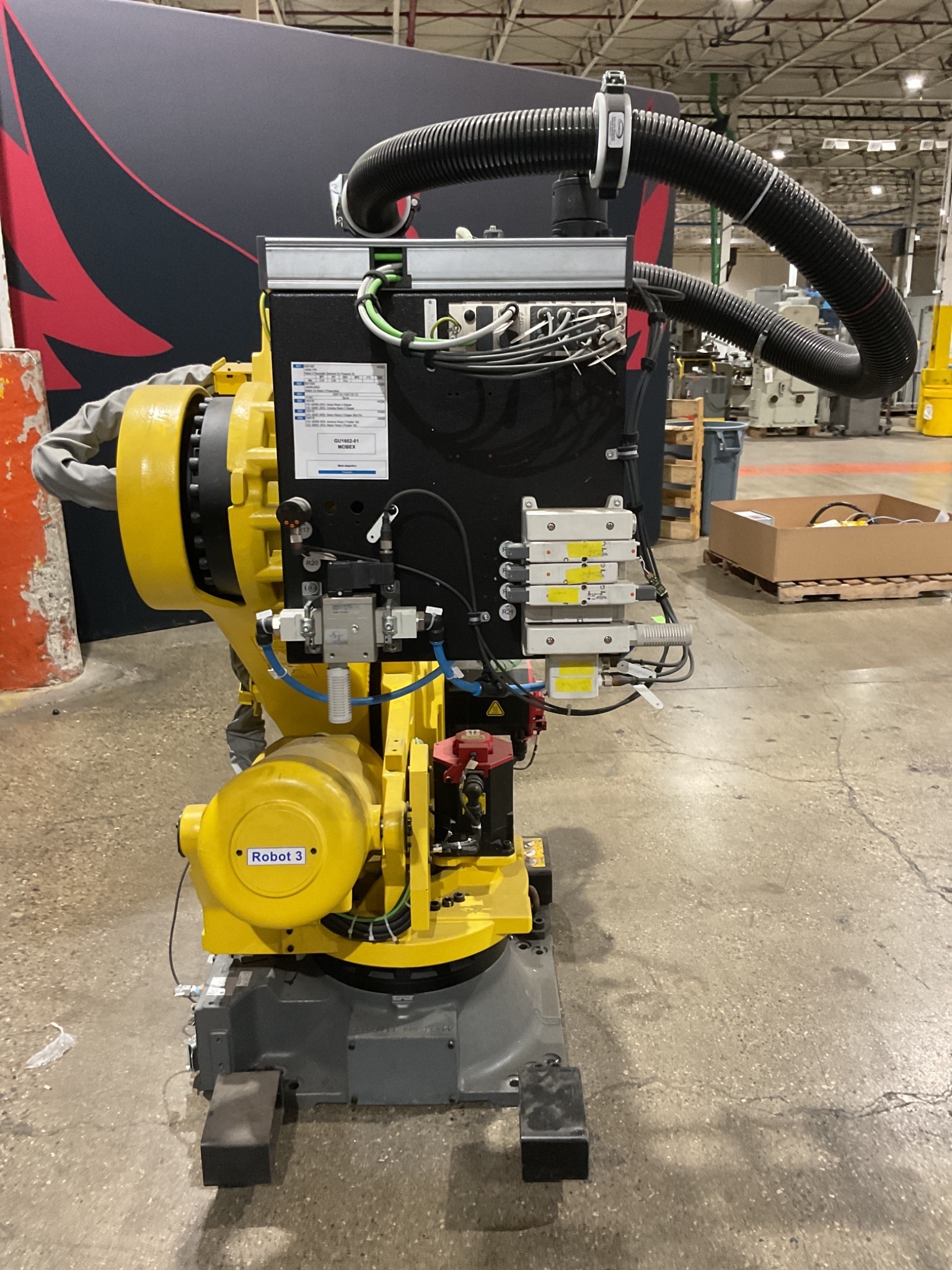 FANUC R-2000IC/165F INDUSTRIAL ROBOT WITH R-30IB CONTROLLER USED 4