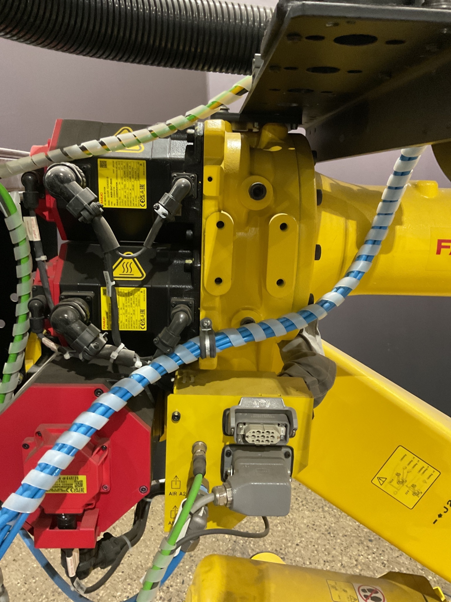 FANUC R-2000IC/165F INDUSTRIAL ROBOT WITH R-30IB CONTROLLER USED 6
