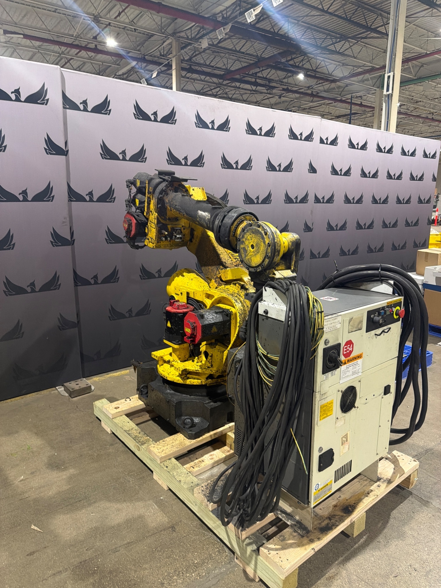 FANUC R‑2000iB/210F Complete w/ R‑30iB Controller USED 1