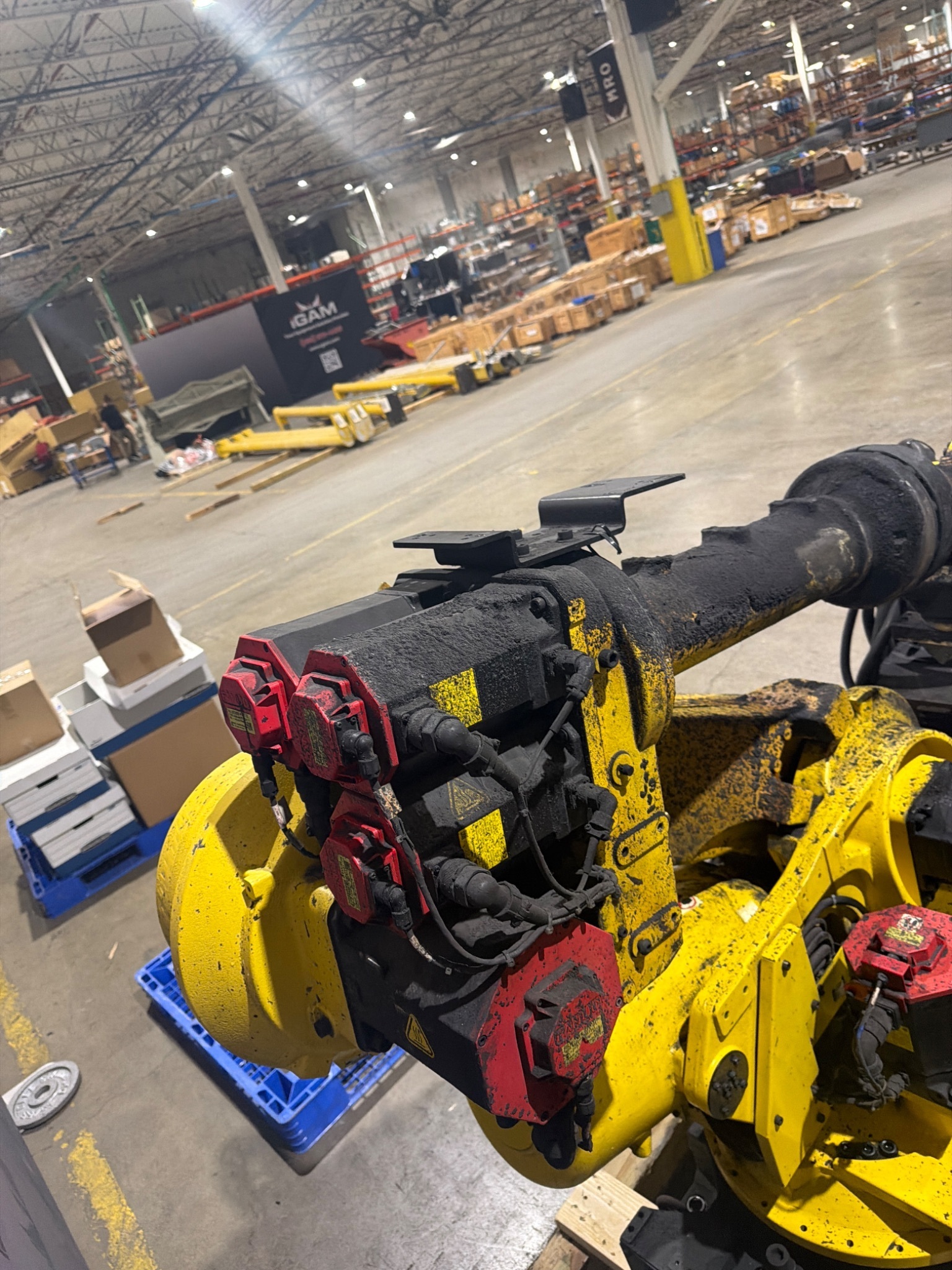 FANUC R‑2000iB/210F Complete w/ R‑30iB Controller USED 4