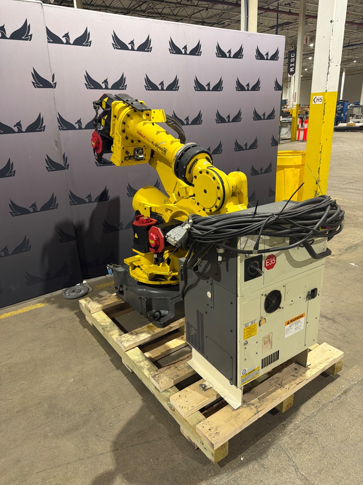 FANUC R‑2000iB/210F Complete w/ R‑30iB Controller USED 1