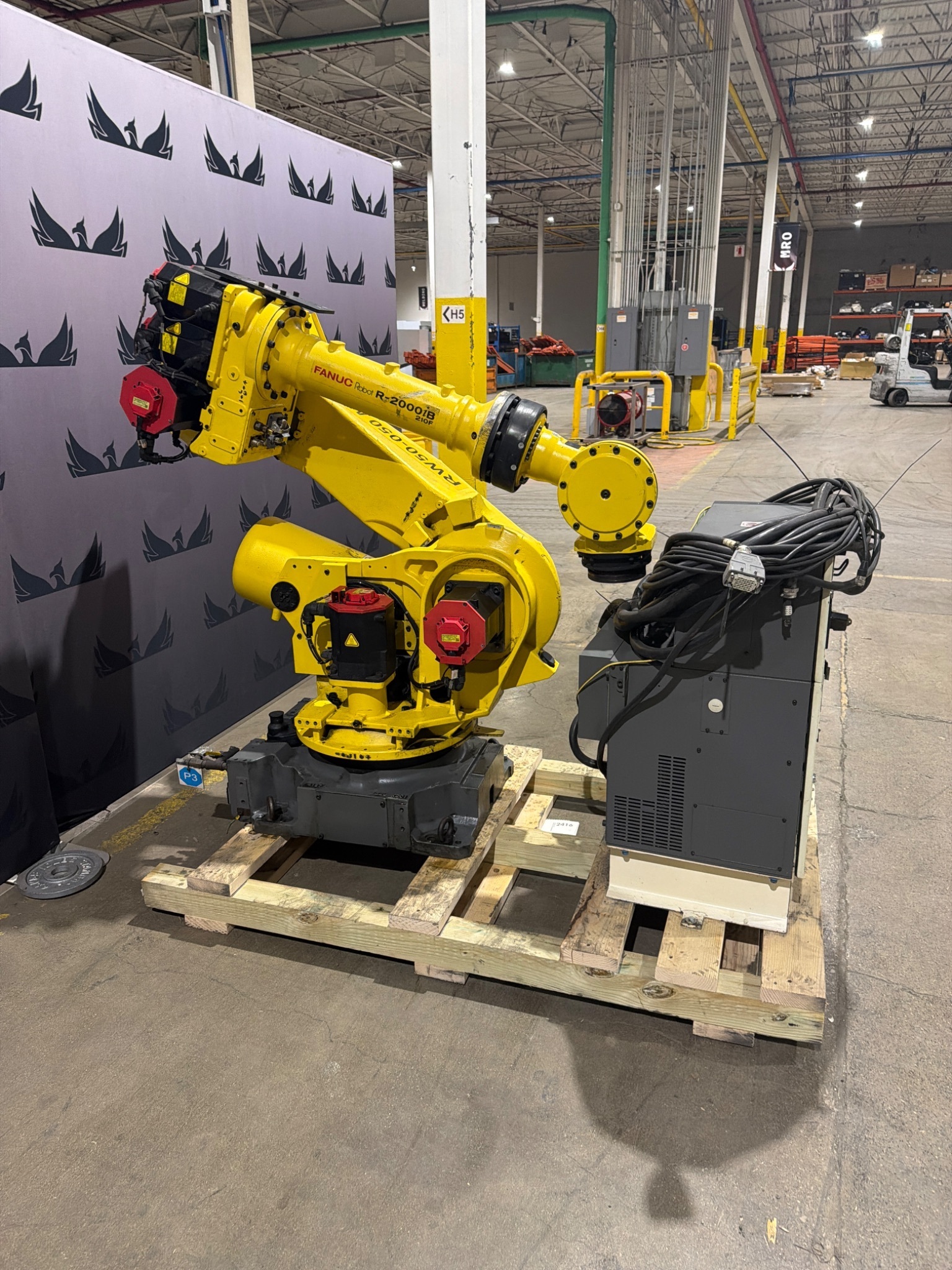 FANUC R‑2000iB/210F Complete w/ R‑30iB Controller USED 2