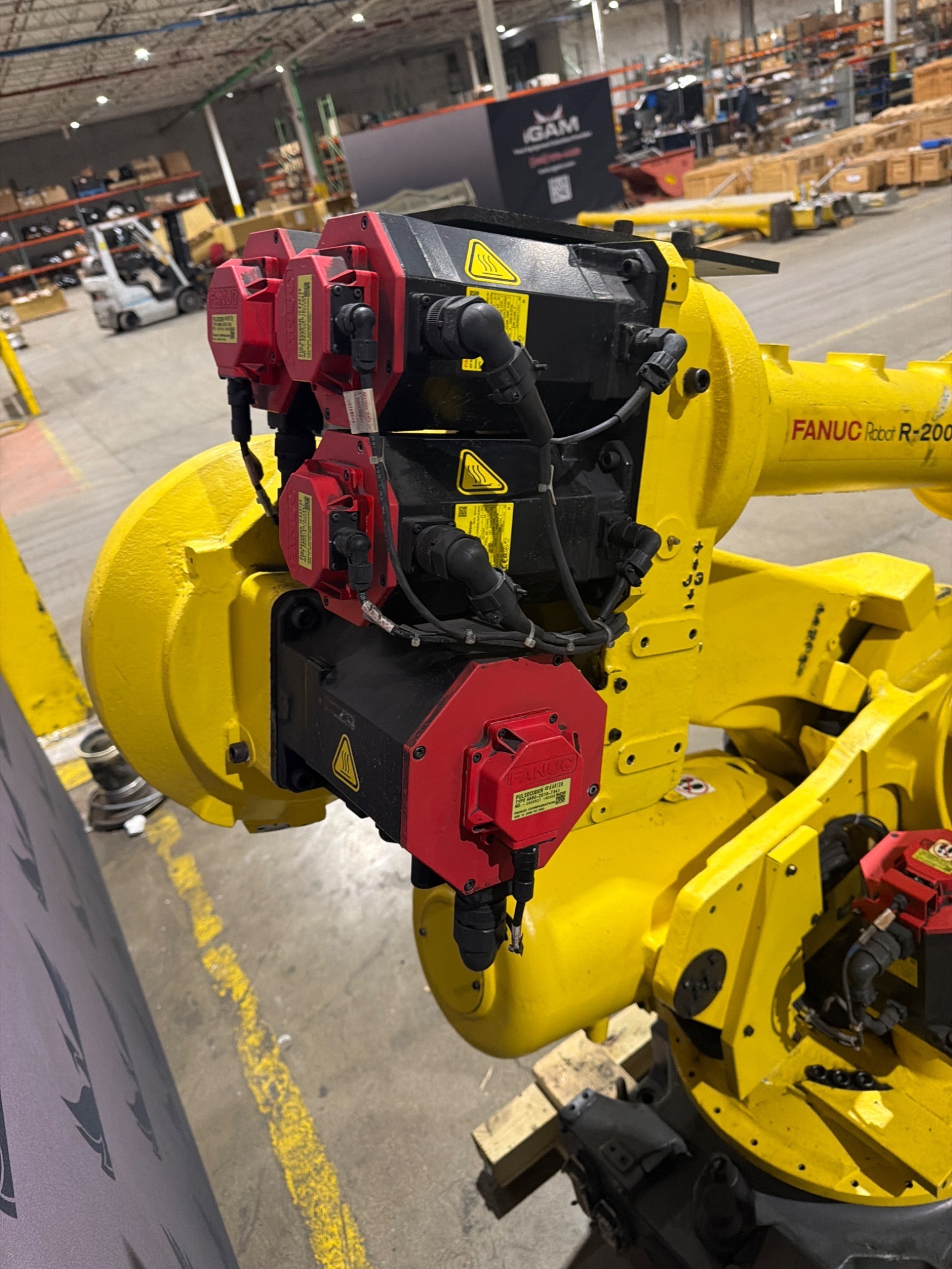 FANUC R‑2000iB/210F Complete w/ R‑30iB Controller USED 4