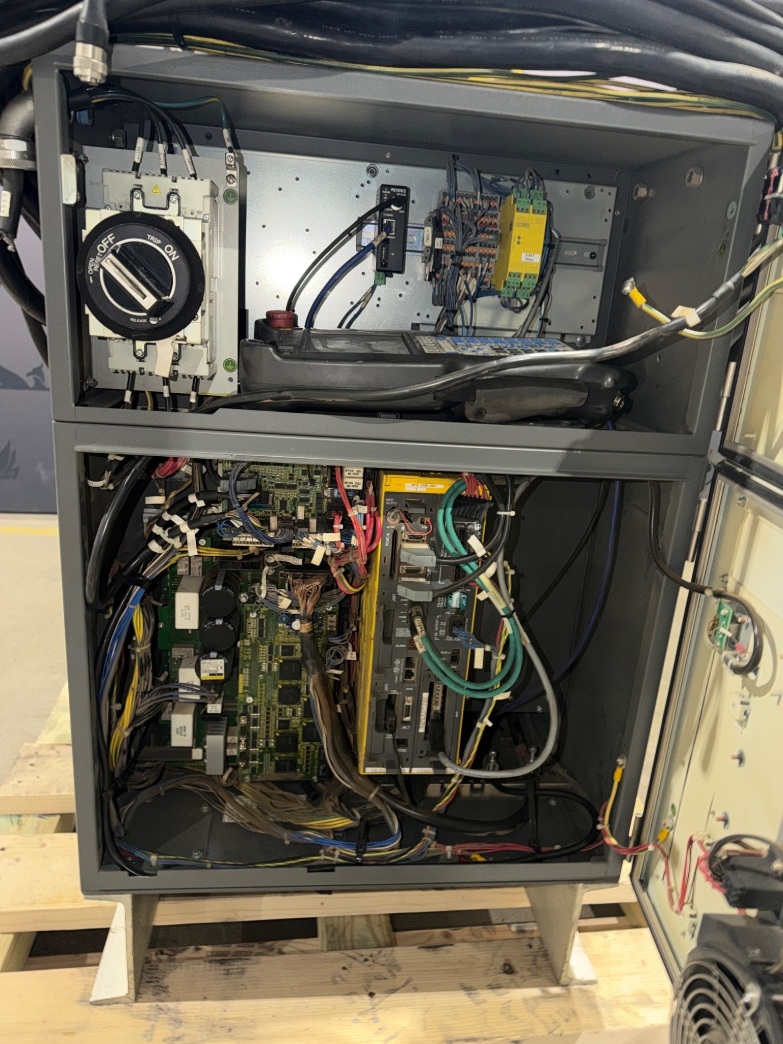 FANUC R‑2000iB/210F Complete w/ R‑30iB Controller USED 7