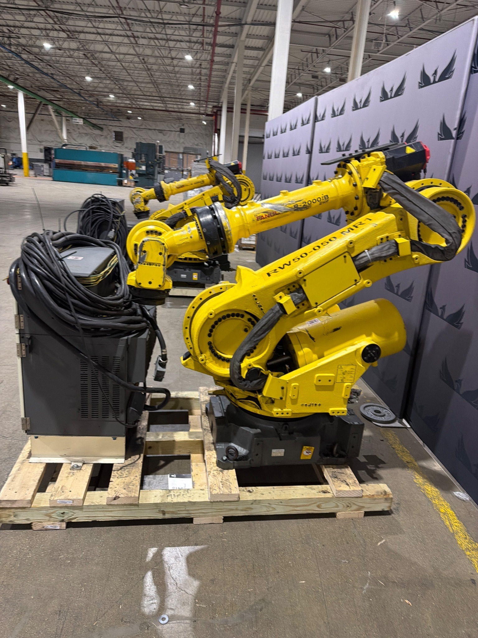 FANUC R‑2000iB/210F Complete w/ R‑30iB Controller USED 9