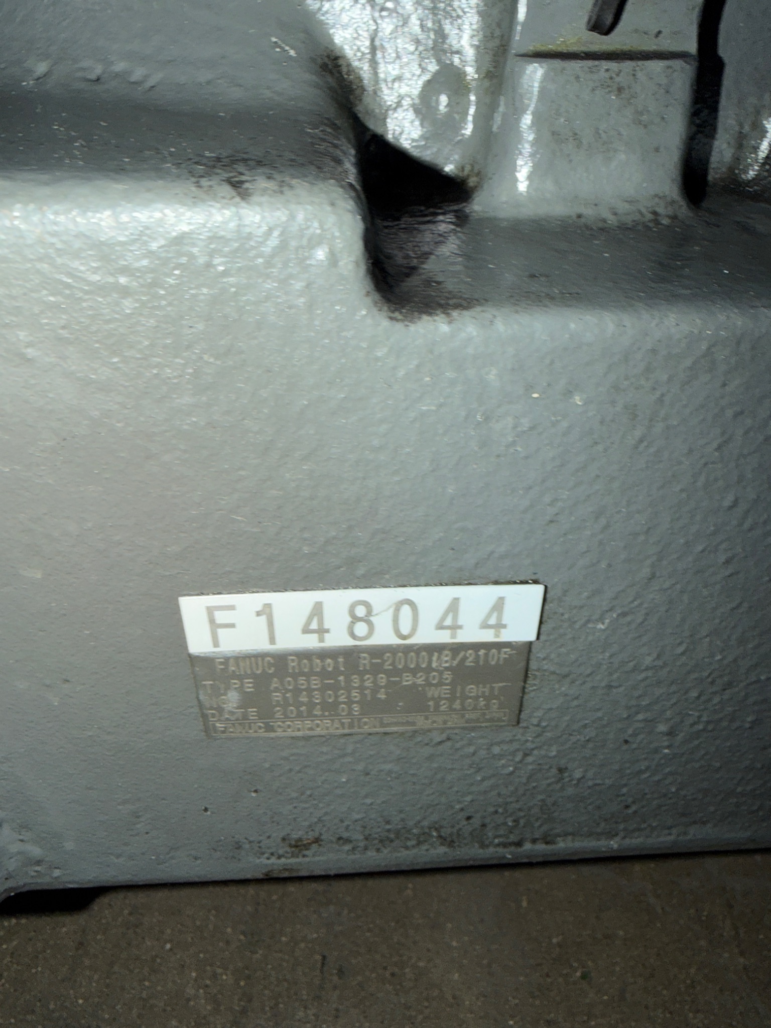 FANUC R‑2000iB/210F Complete w/ R‑30iB Controller USED 10