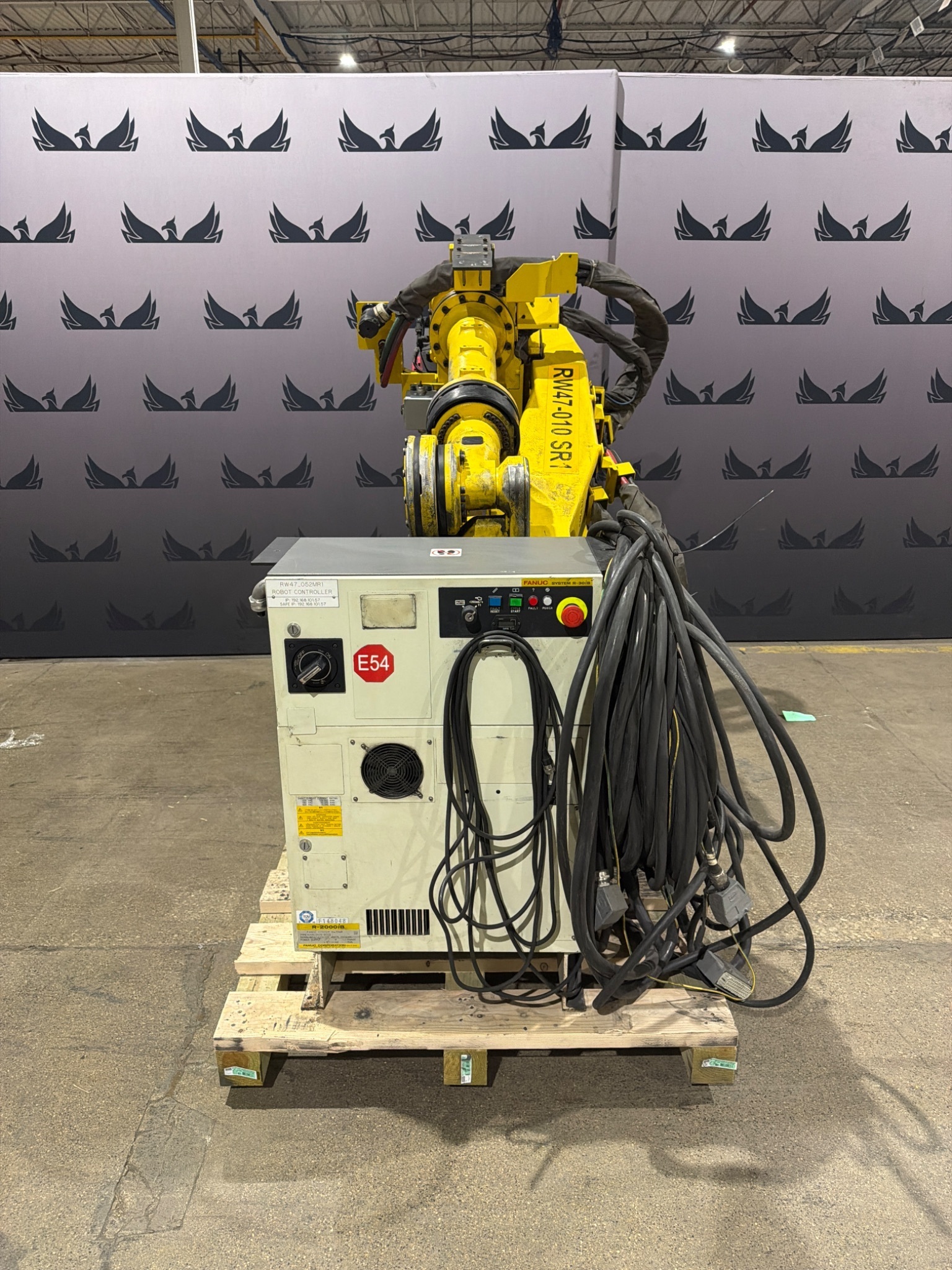 FANUC R‑2000iB/210F Complete w/ R‑30iB Controller USED 0