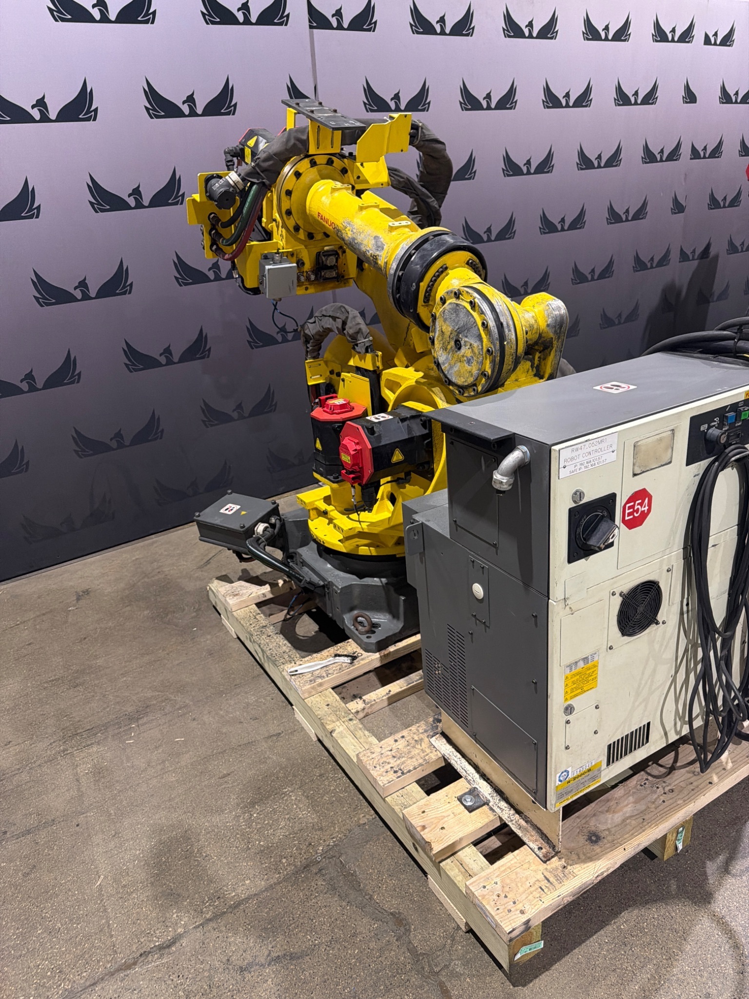FANUC R‑2000iB/210F Complete w/ R‑30iB Controller USED 3