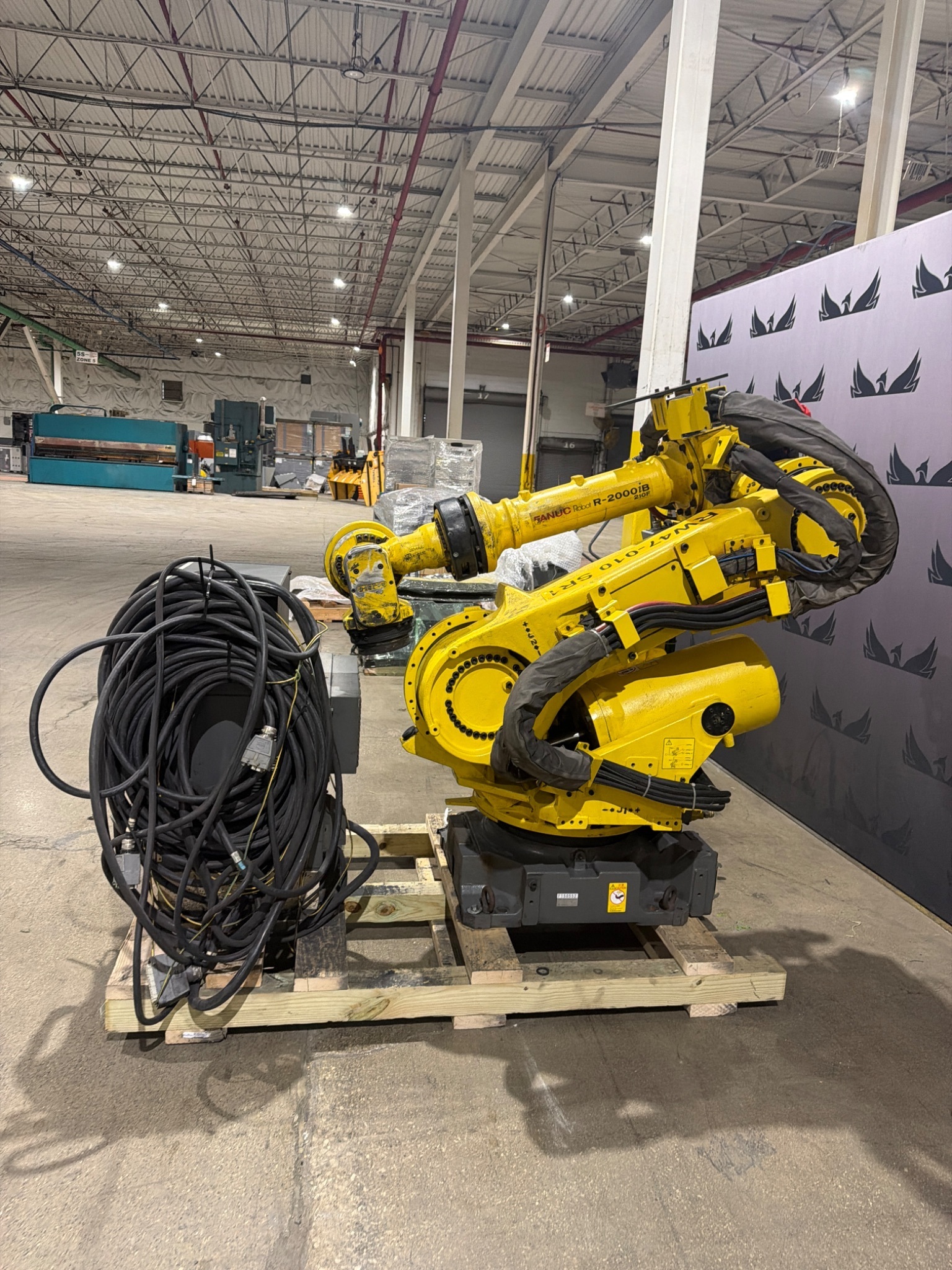 FANUC R‑2000iB/210F Complete w/ R‑30iB Controller USED 6