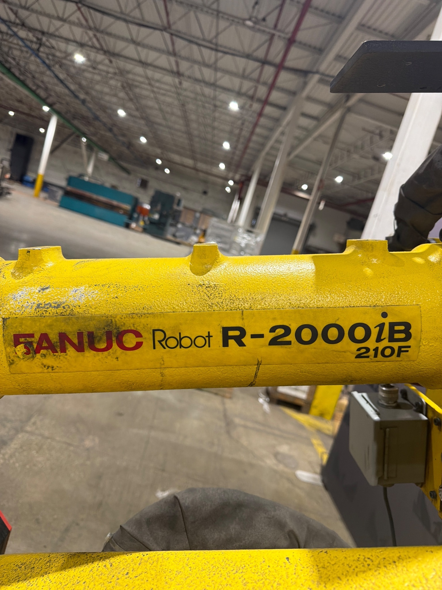 FANUC R‑2000iB/210F Complete w/ R‑30iB Controller USED 7