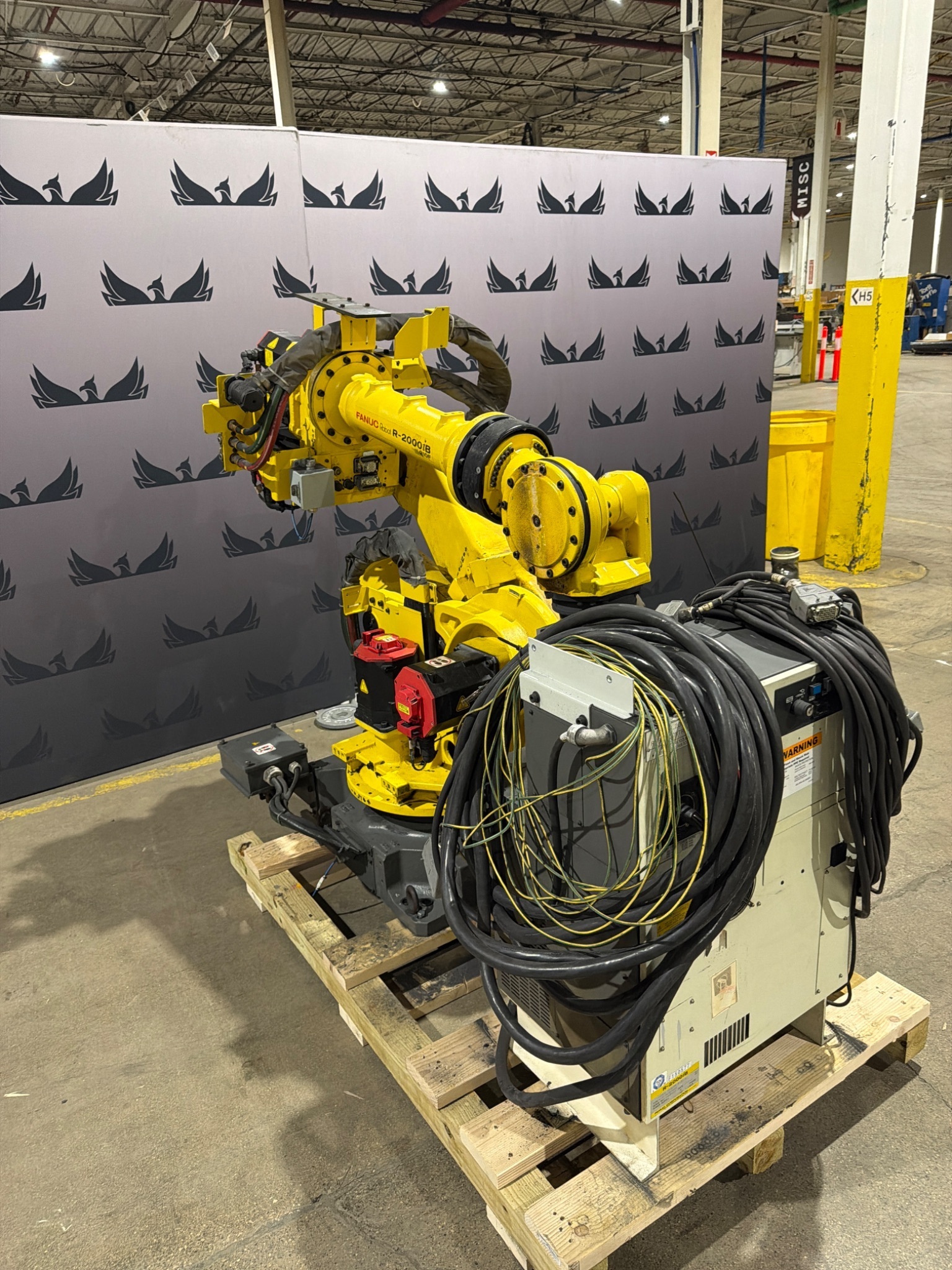 FANUC R‑2000iB/210F Complete w/ R‑30iB Controller USED 1