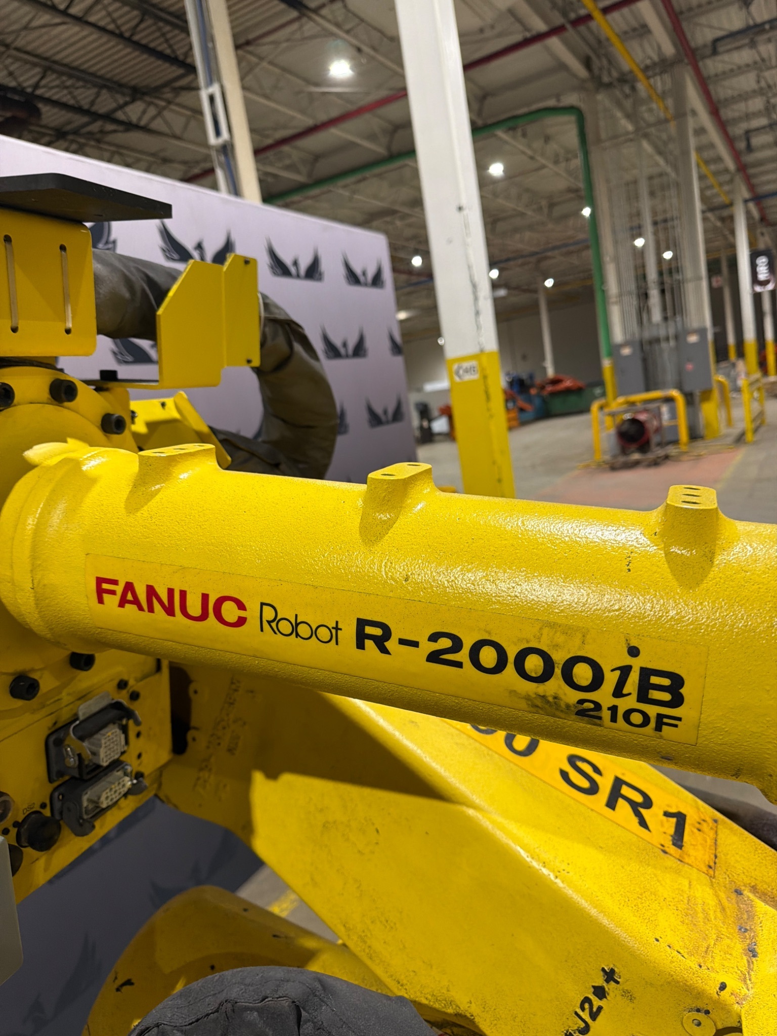 FANUC R‑2000iB/210F Complete w/ R‑30iB Controller USED 3