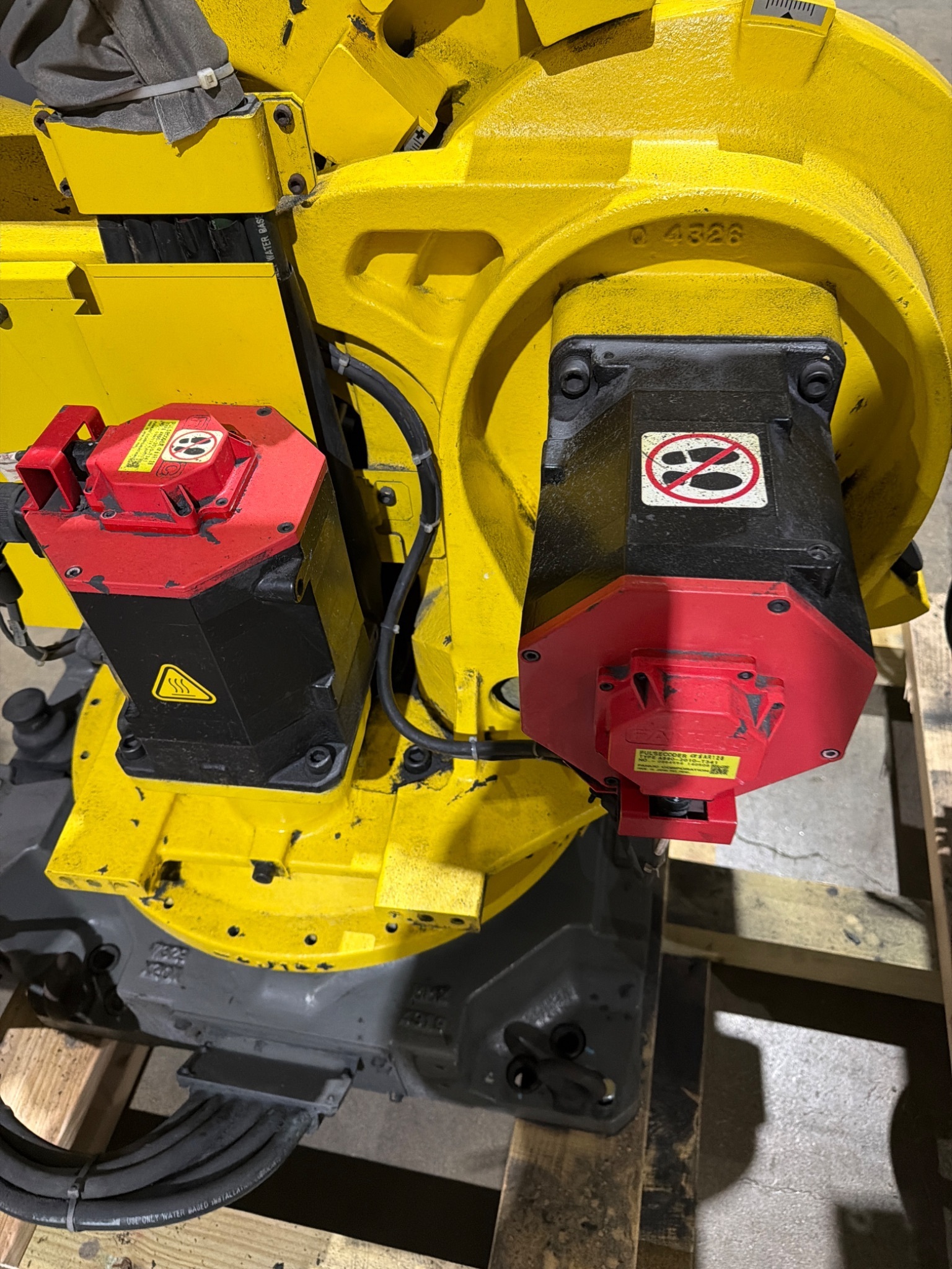 FANUC R‑2000iB/210F Complete w/ R‑30iB Controller USED 4