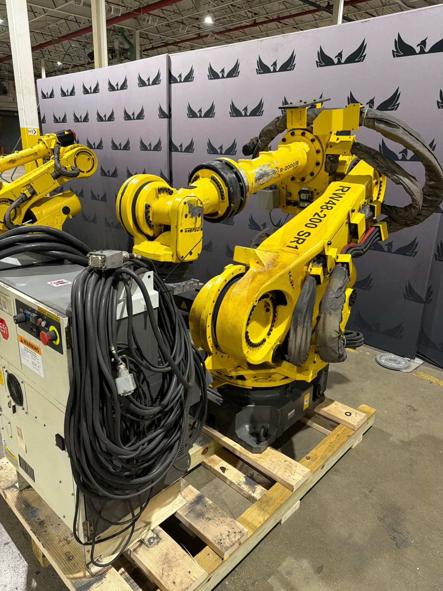 FANUC R‑2000iB/210F Complete w/ R‑30iB Controller USED 10