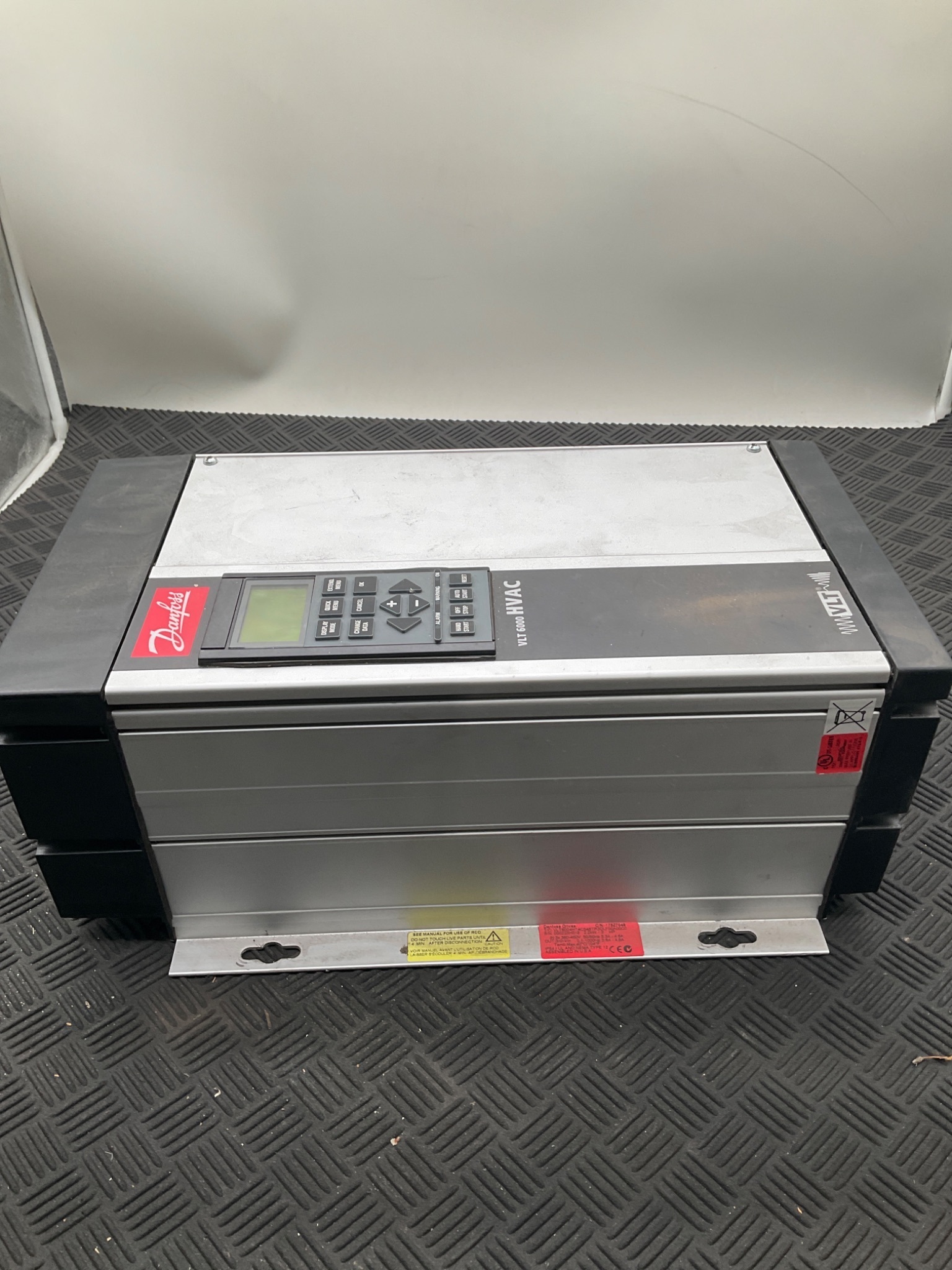 DANFOSS 175Z7049 VLT6000 HVAC Variable Frequency Drive USED 2