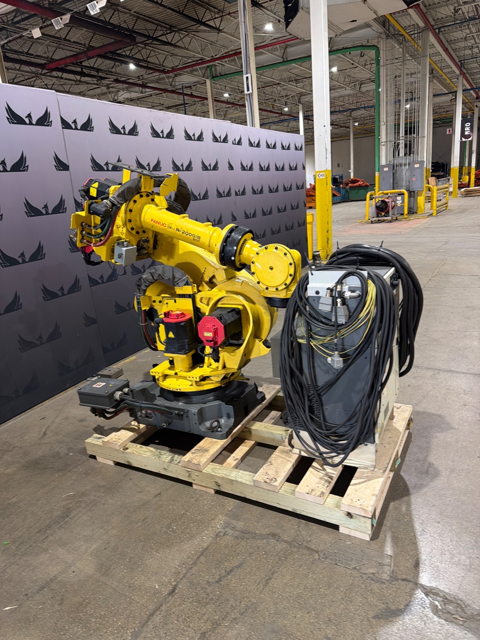 FANUC R‑2000iB/210F Complete w/ R‑30iB Controller USED 2